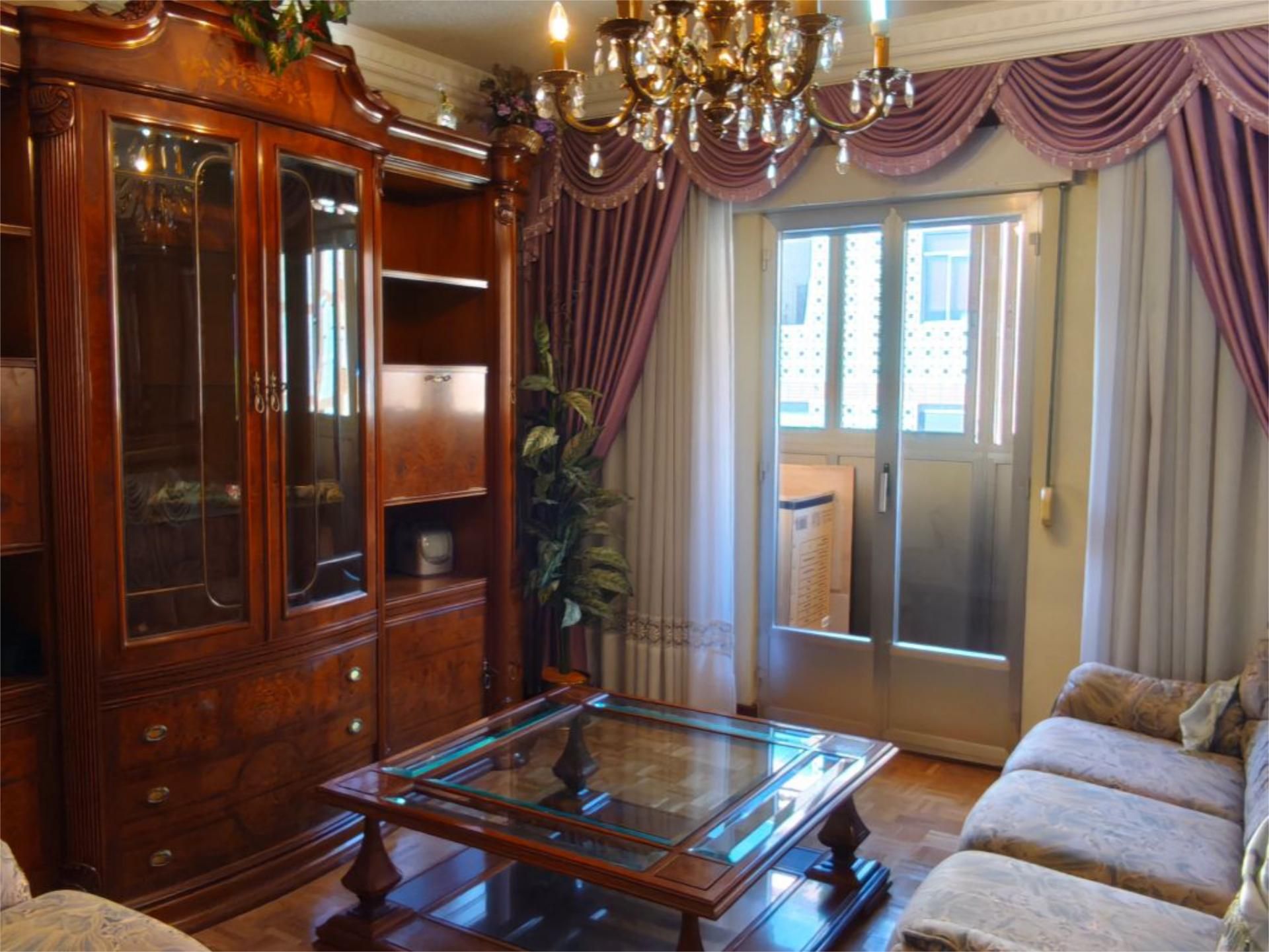 Flat for sale in Calle Arapiles, 53, San Bernardo Living room of Flat for sale in Salamanca Capital with Heating, Parquet flooring and Terrace