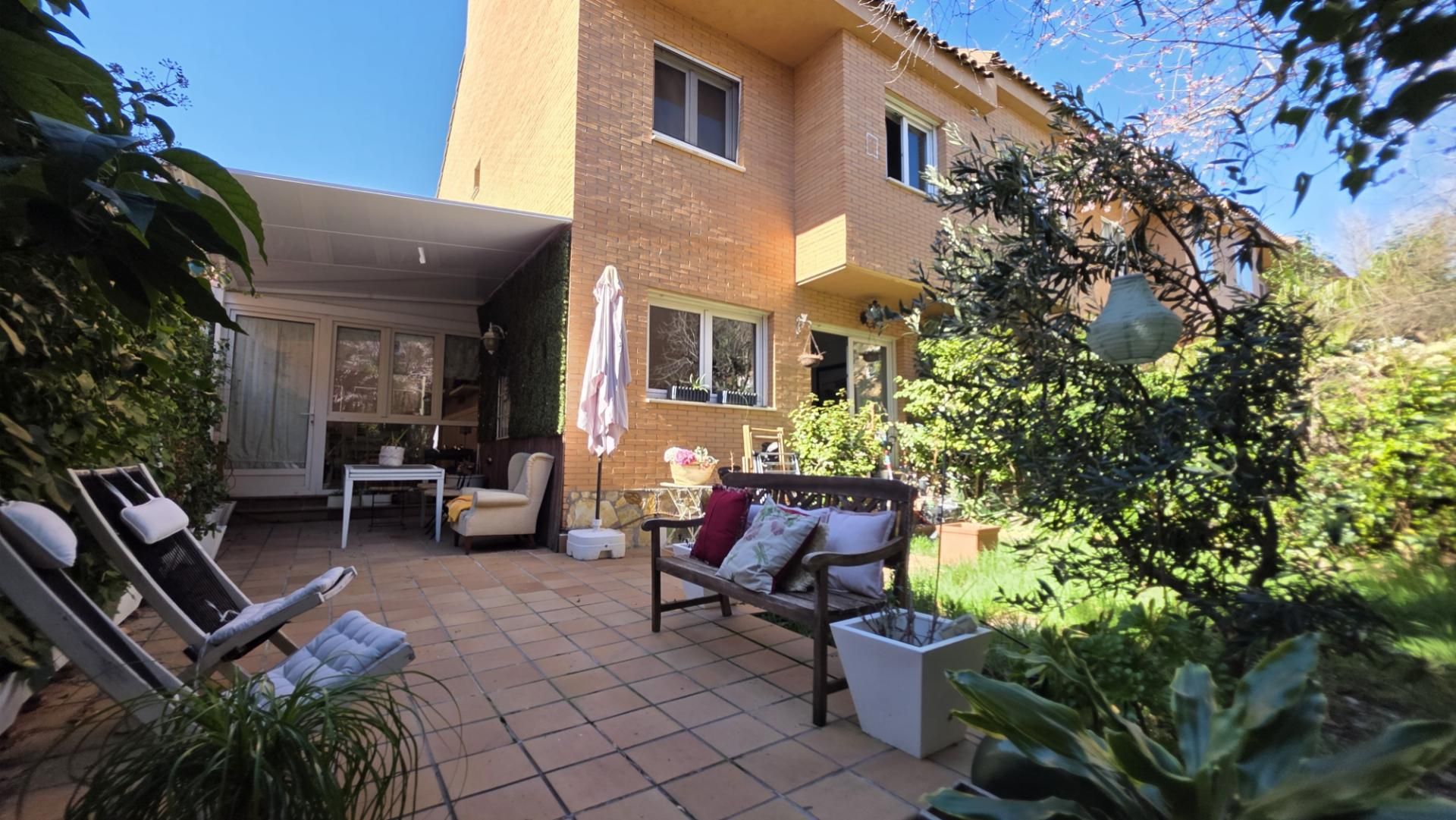 Jardí de Casa adosada en venda en Boadilla del Monte amb Aire condicionat, Terrassa i Balcó