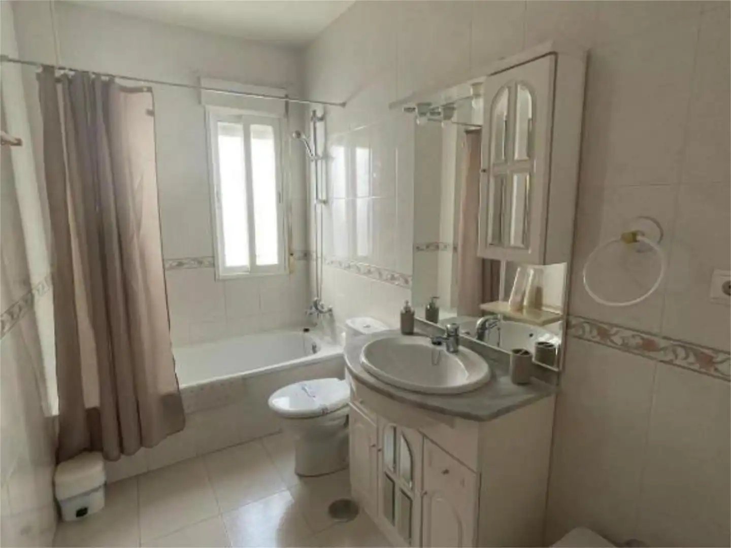 Bathroom of Detached homes for sale in Cazorla  with Air Conditioner, Parquet flooring and Terrace