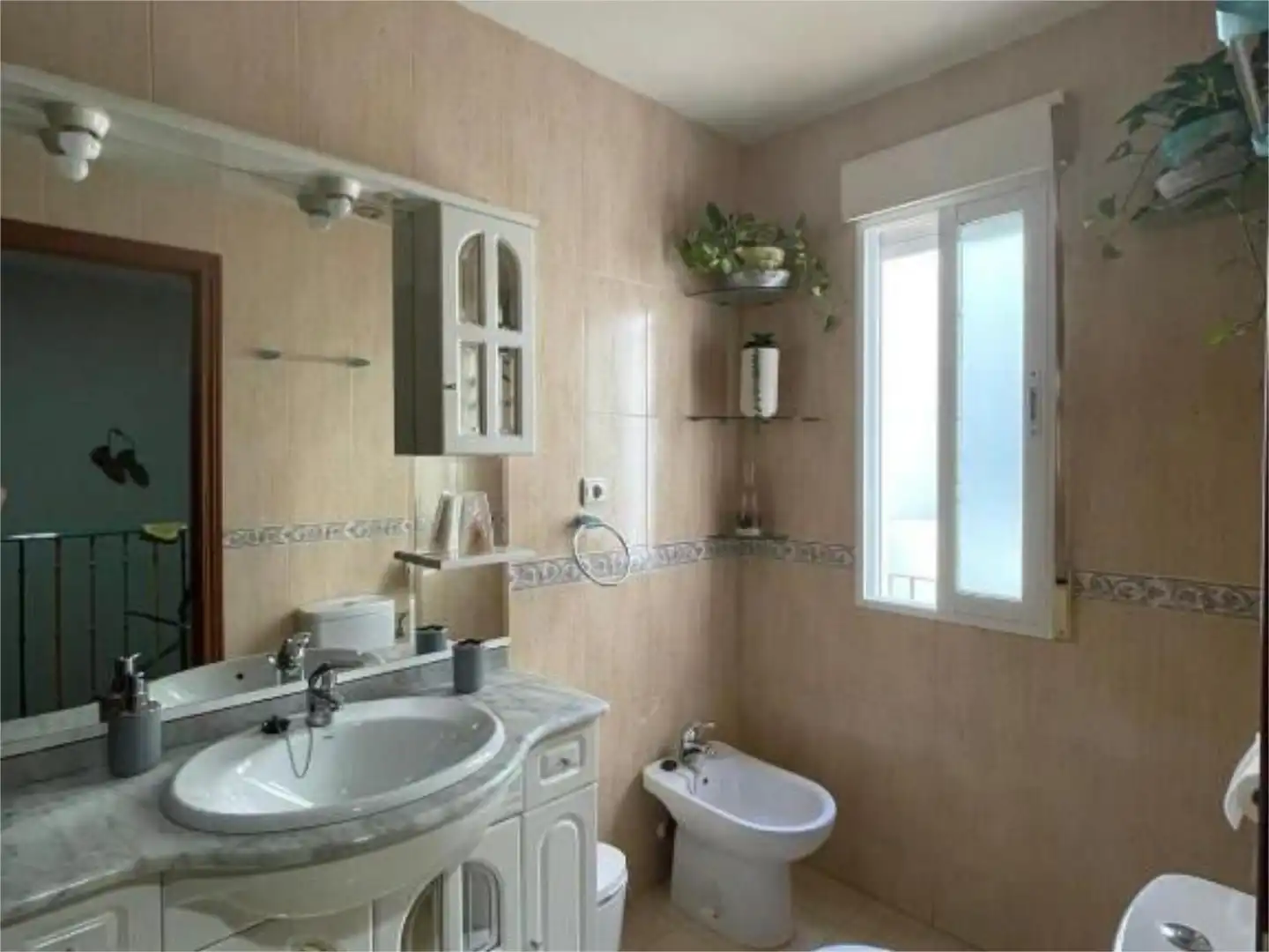 Bathroom of Detached homes for sale in Cazorla  with Air Conditioner, Parquet flooring and Terrace