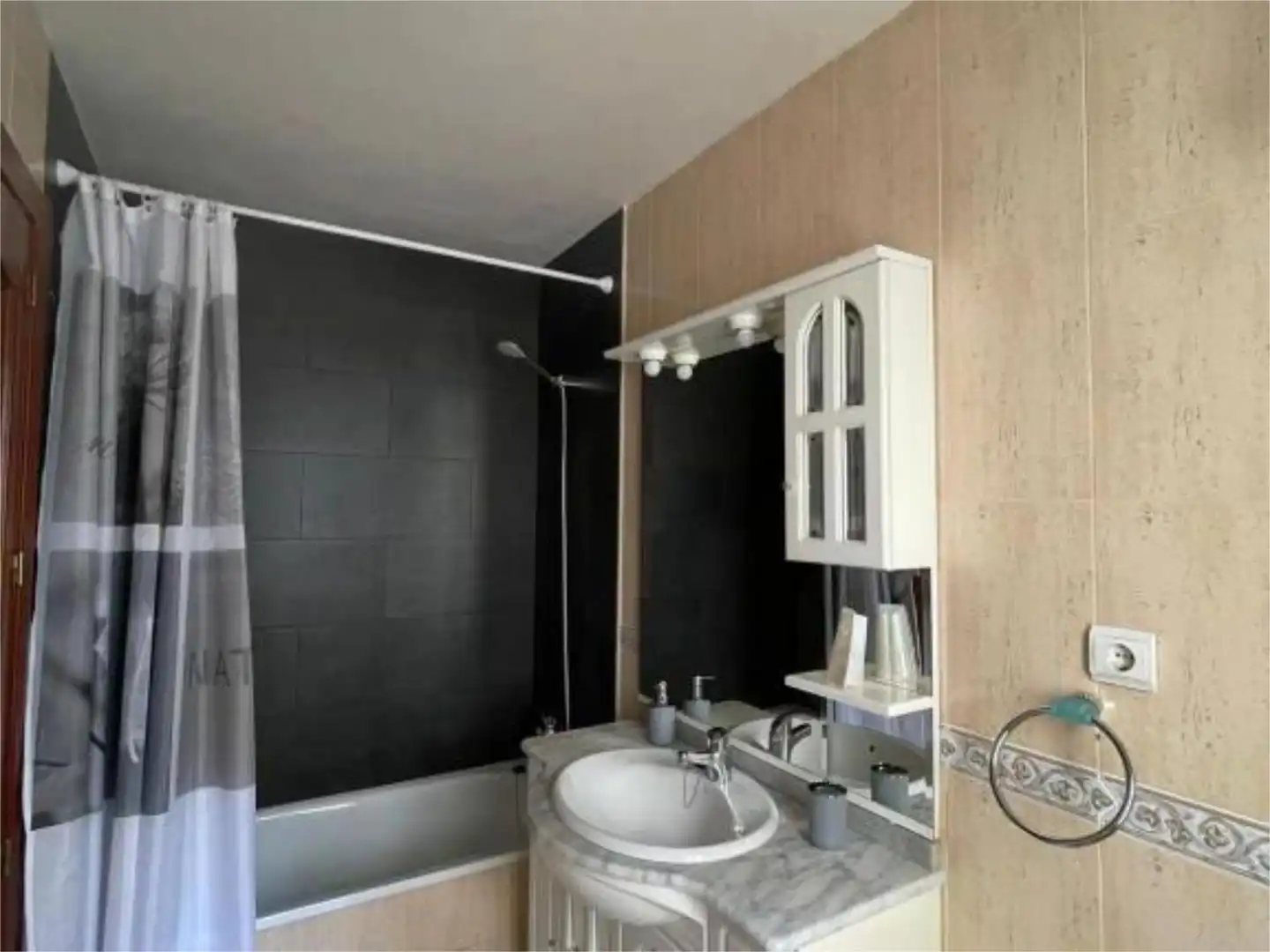 Bathroom of Detached homes for sale in Cazorla  with Air Conditioner, Parquet flooring and Terrace