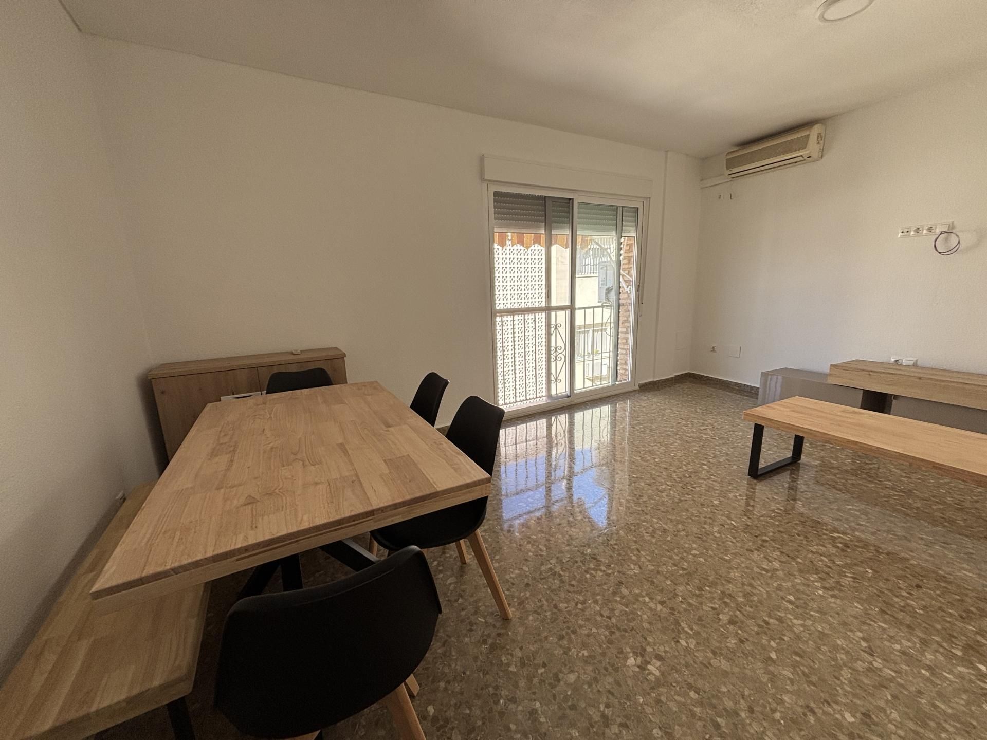 Flat for share in Calle de Paco León, 4, Cañero Dining room of Flat for share in Córdoba Capital with Air Conditioner, Parquet flooring and Furnished