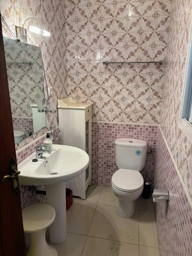 Detached homes for sale in Plaza del Alamo, 1, Los Navalucillos Bathroom of Detached homes for sale in Los Navalucillos with Terrace and Balcony