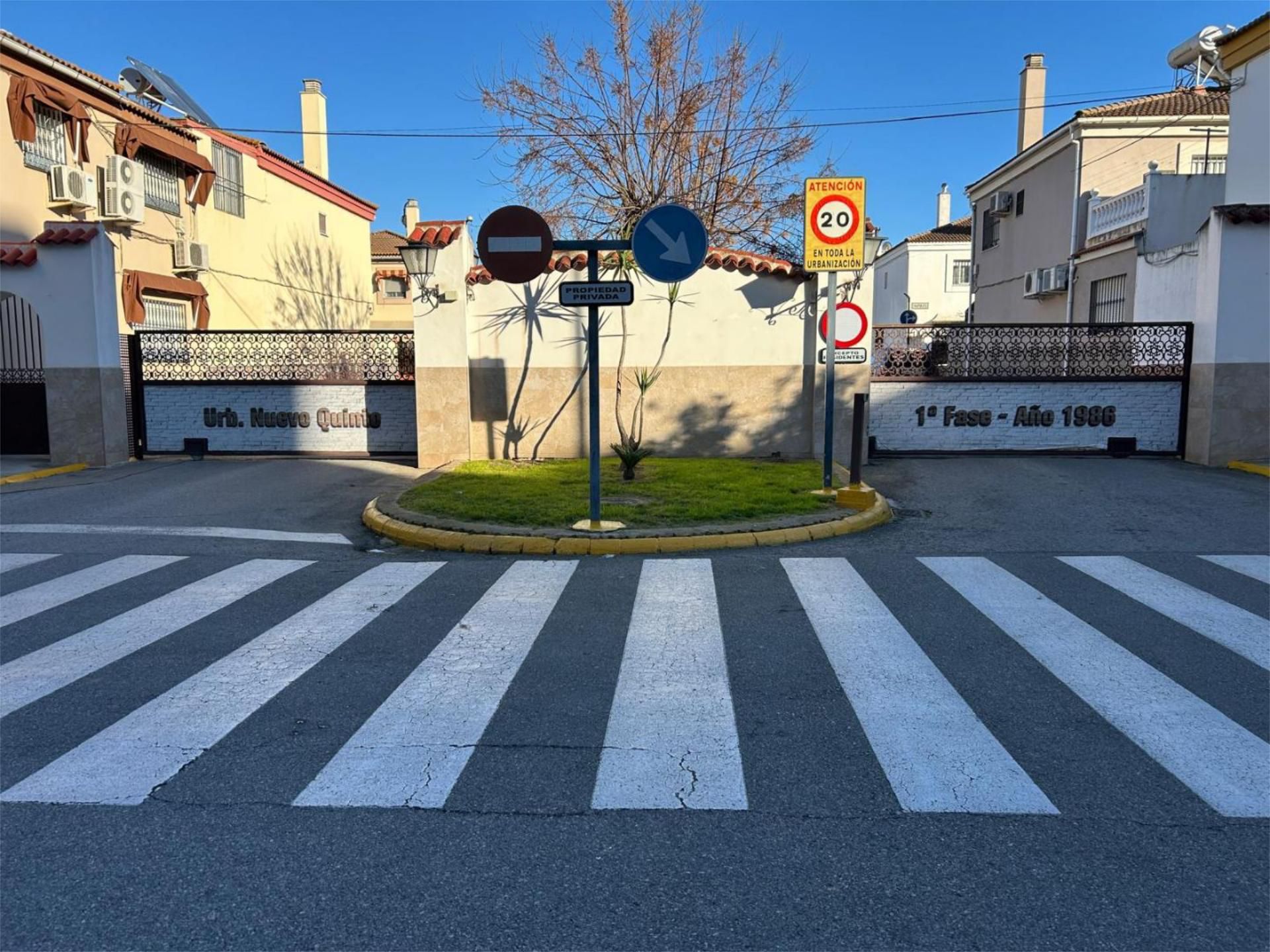 Exterior view of Single-family semi-detached for sale in Montequinto  with Air Conditioner and Swimming Pool