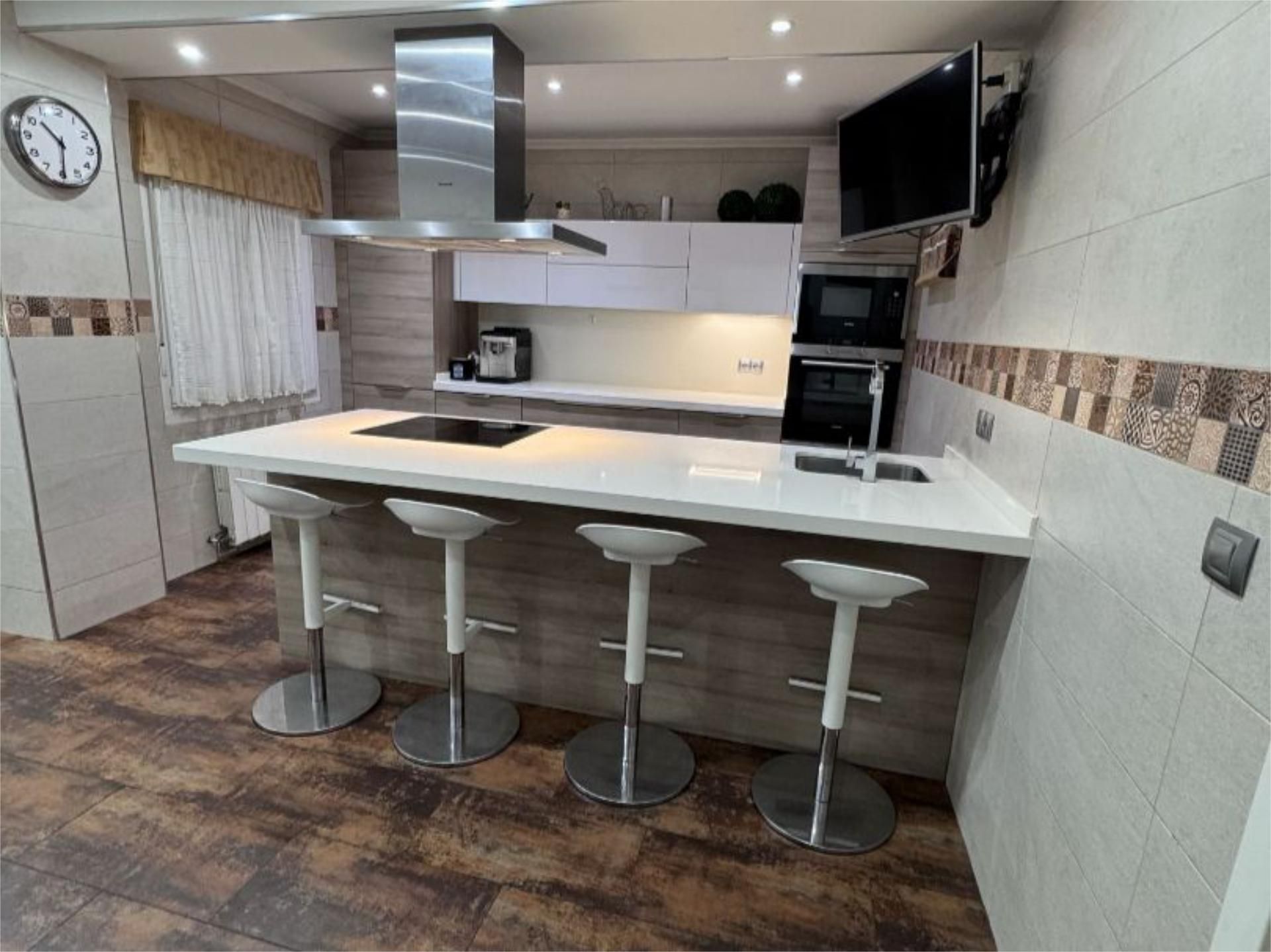 Pis en venda a Calle José Posada Herrera, 2, Centro Cuina de Pis en venda en Torrelavega