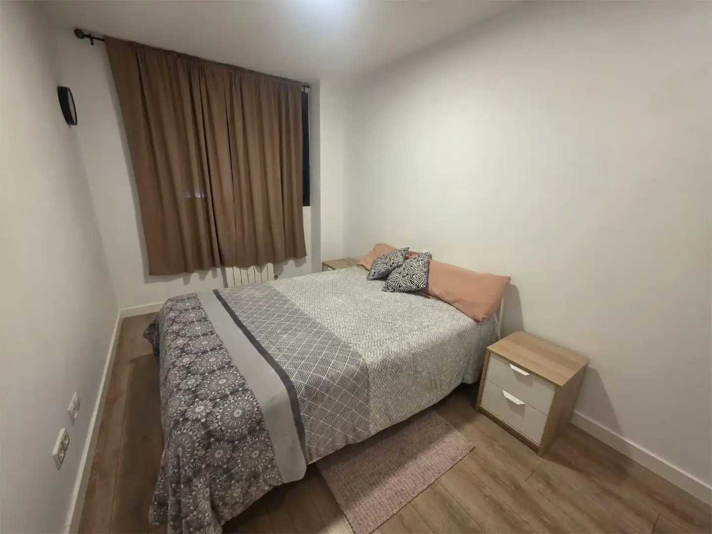Habitación en Calle de la Pícara Molinera, 64, Los Ángeles Habitación de Piso para compartir en Madrid Capital con Piscina, Amueblado y Balcón