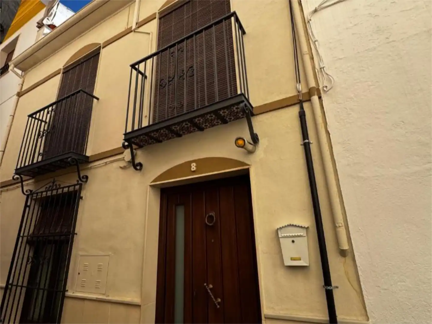 Außenansicht von Einfamilien-Reihenhaus zum Verkauf in Priego de Córdoba mit Terrasse und Balkon