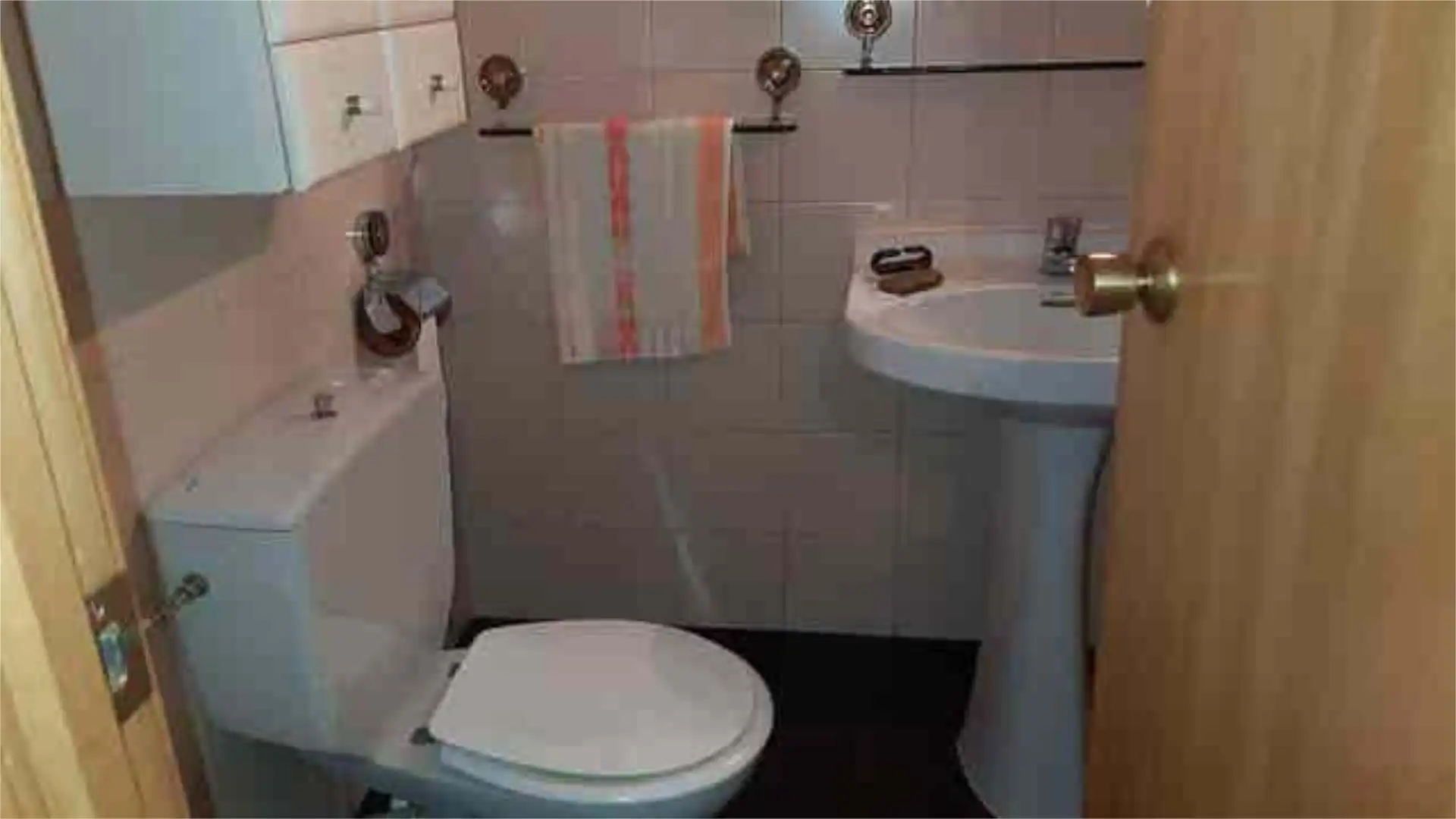 Piso en venta en Entrevías Baño de Piso en venta en Madrid con Calefacción, Terraza y Trastero
