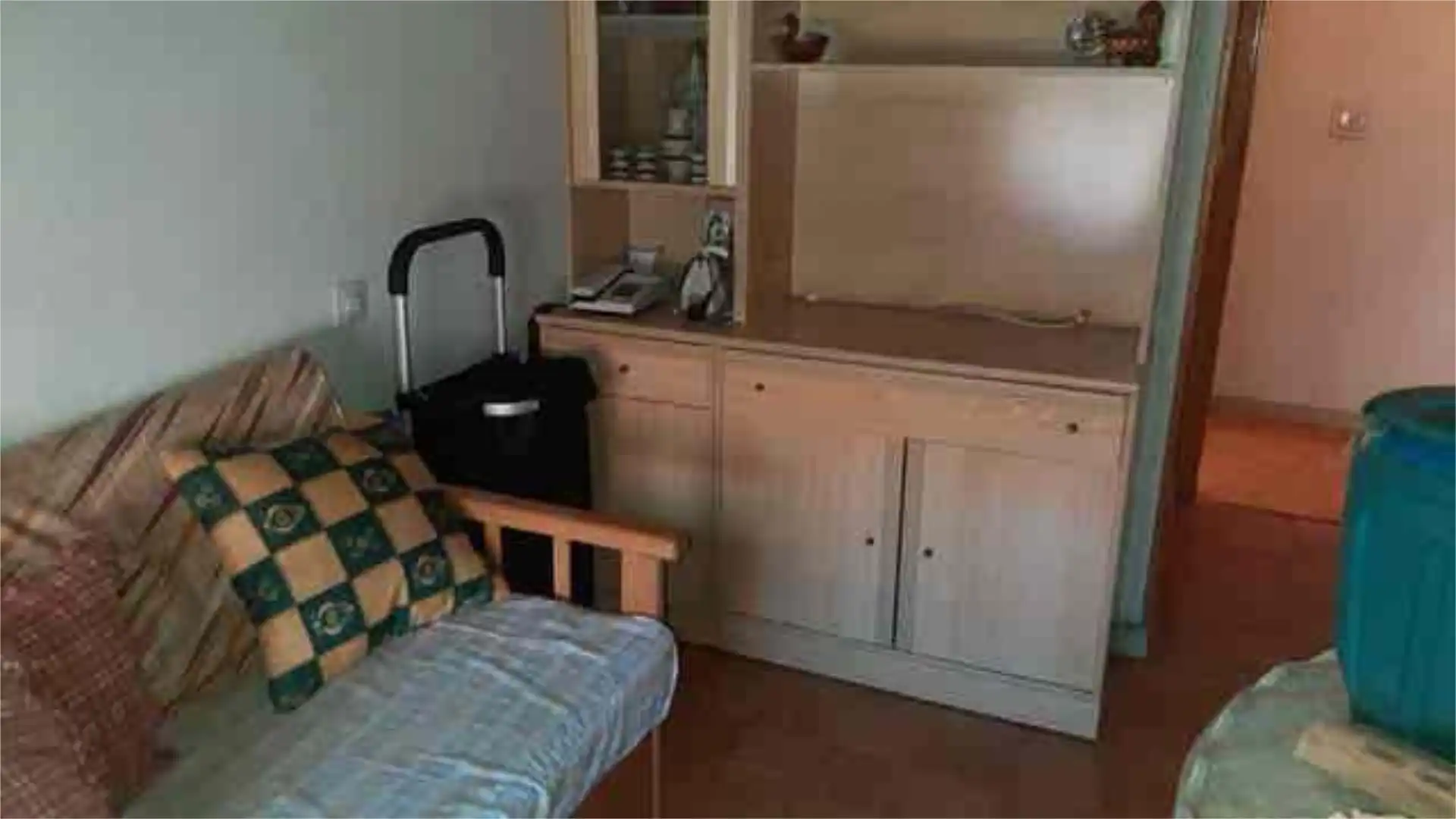 Piso en venta en Entrevías Habitación de Piso en venta en Madrid con Calefacción, Terraza y Trastero