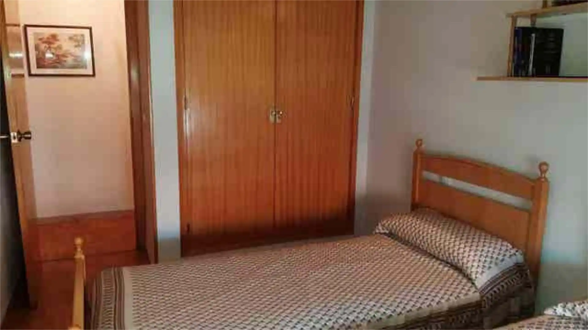 Piso en venta en Entrevías Habitación de Piso en venta en Madrid con Calefacción, Terraza y Trastero
