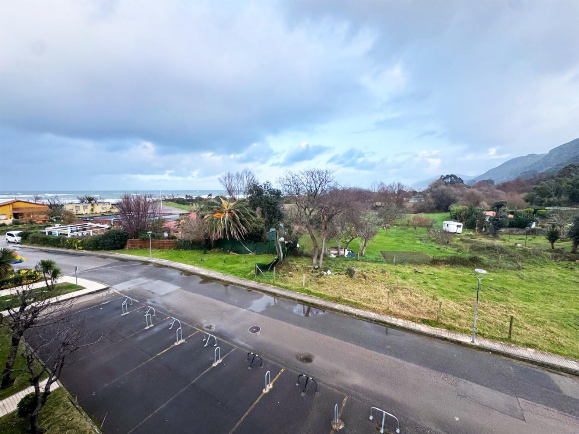 Vista exterior de Pis en venda en Noja amb Balcó