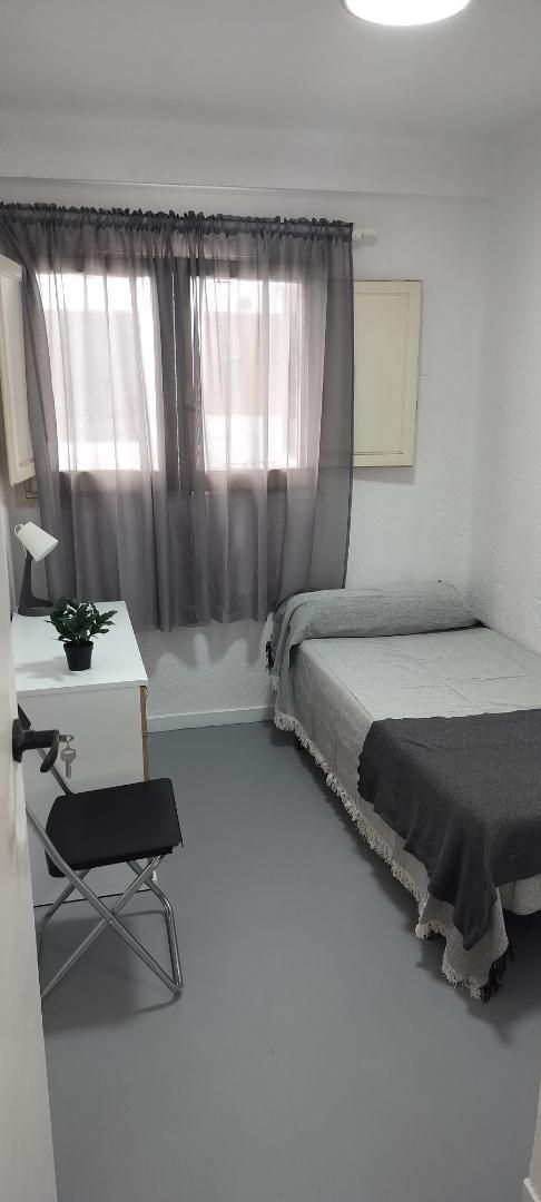 Bedroom of Flat for share in Burjassot  with Furnished, Oven and Washing machine