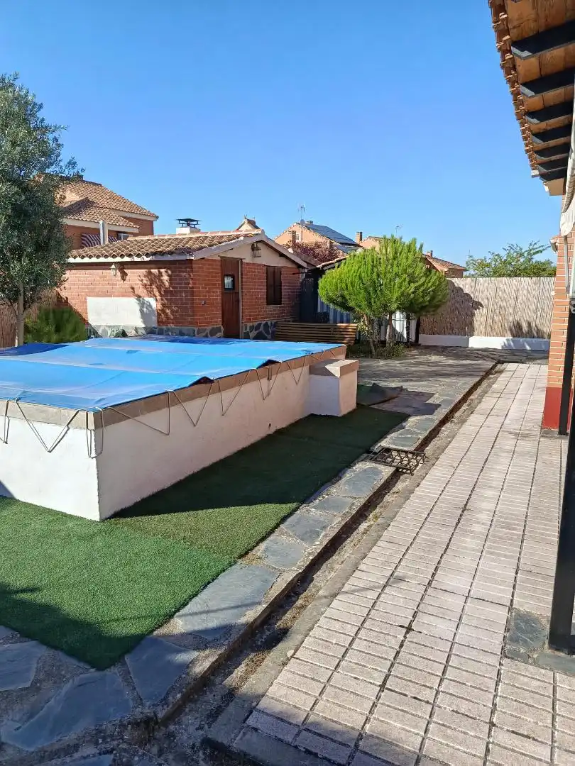 Vista exterior de Casa o chalet en venta en Moraleja de Enmedio con Piscina y Balcón