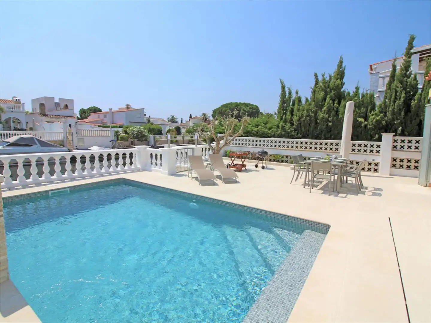 Detached homes for rent in Carrer Flamicell, 6, Tordera - Fluvià - Llobregat Swimming pool of Detached homes for rent in Empuriabrava with Parquet flooring and Furnished