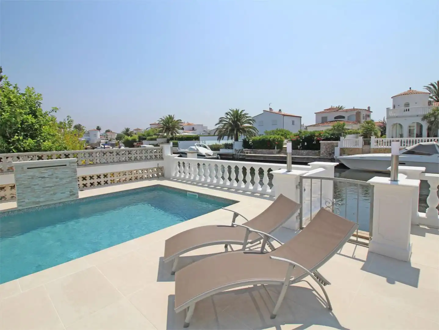 Detached homes for rent in Carrer Flamicell, 6, Tordera - Fluvià - Llobregat Swimming pool of Detached homes for rent in Empuriabrava with Parquet flooring and Furnished