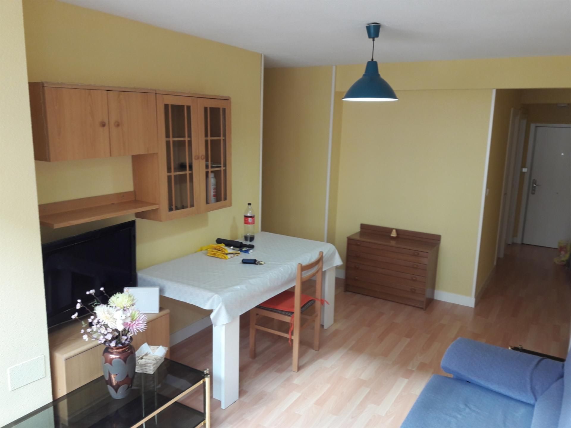 Dining room of Flat for share in Alcalá de Henares  with Heating, Parquet flooring and Furnished