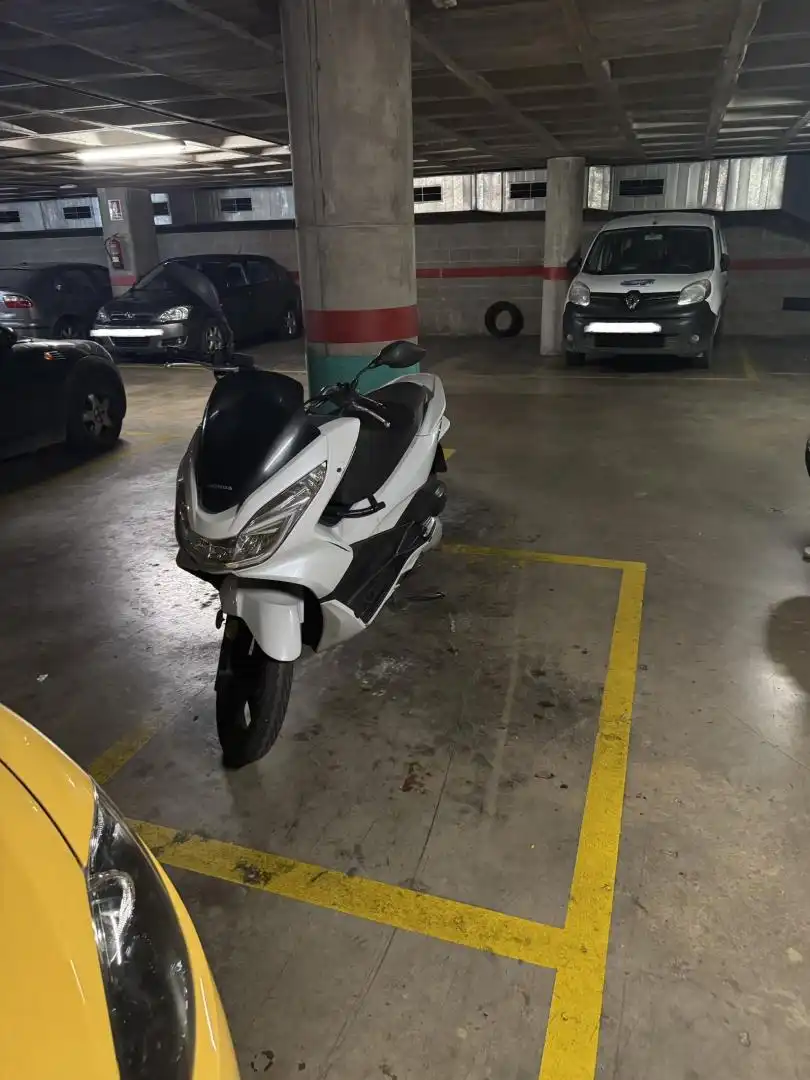 Garage for rent in Avinguda de Josep Tarradellas i Joan, 62, Sant Josep Parking of Garage for rent in L'Hospitalet de Llobregat