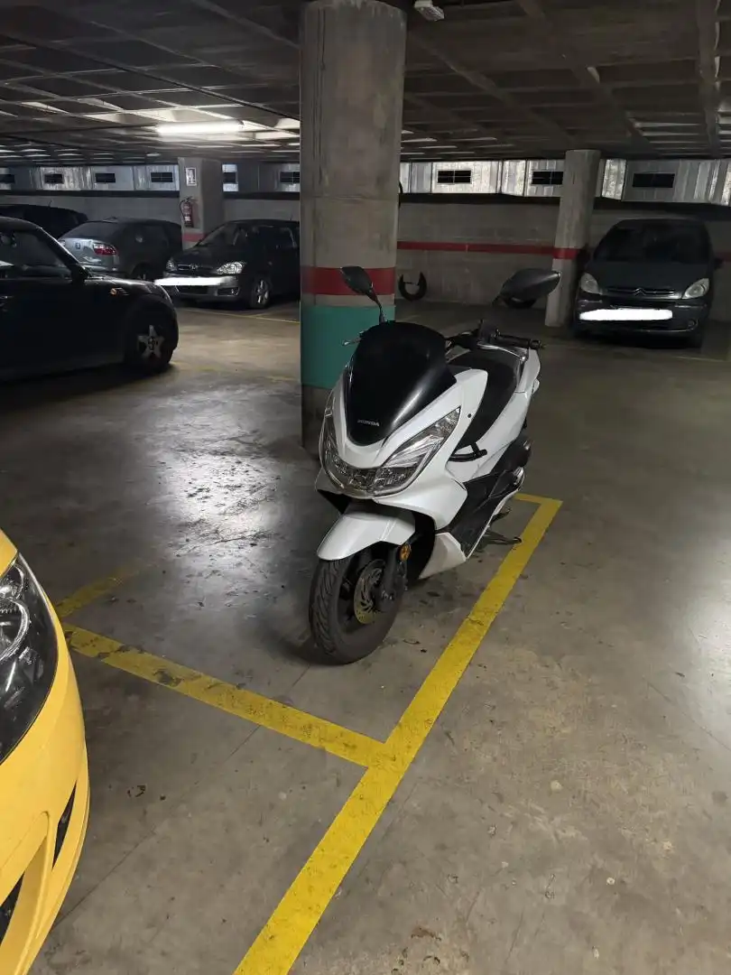 Garage for rent in Avinguda de Josep Tarradellas i Joan, 62, Sant Josep Parking of Garage for rent in L'Hospitalet de Llobregat