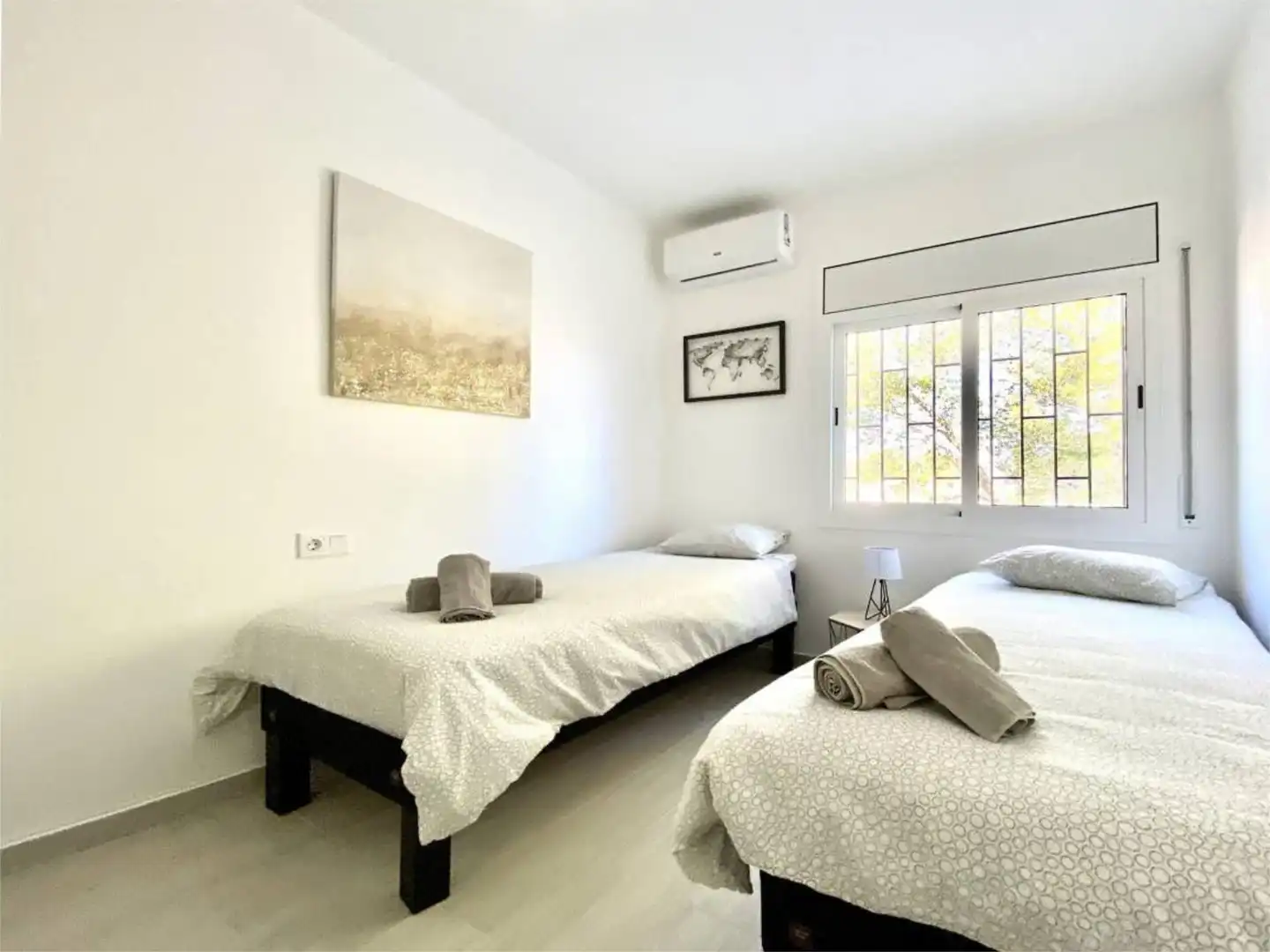 Haus oder Chalet zur Miete in Carrer Número Onze, 608, Les Tres Cales Schlafzimmer von Haus oder Chalet zur Miete in L'Ametlla de Mar mit Klimaanlage, Heizung und Privatgarten