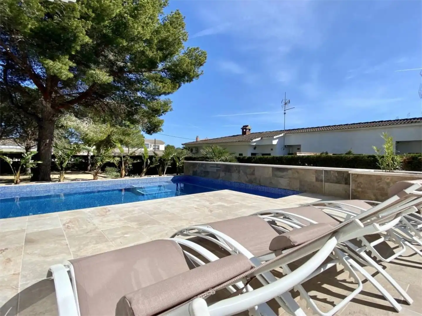 Haus oder Chalet zur Miete in Carrer Número Onze, 608, Les Tres Cales Garten von Haus oder Chalet zur Miete in L'Ametlla de Mar mit Klimaanlage, Heizung und Privatgarten