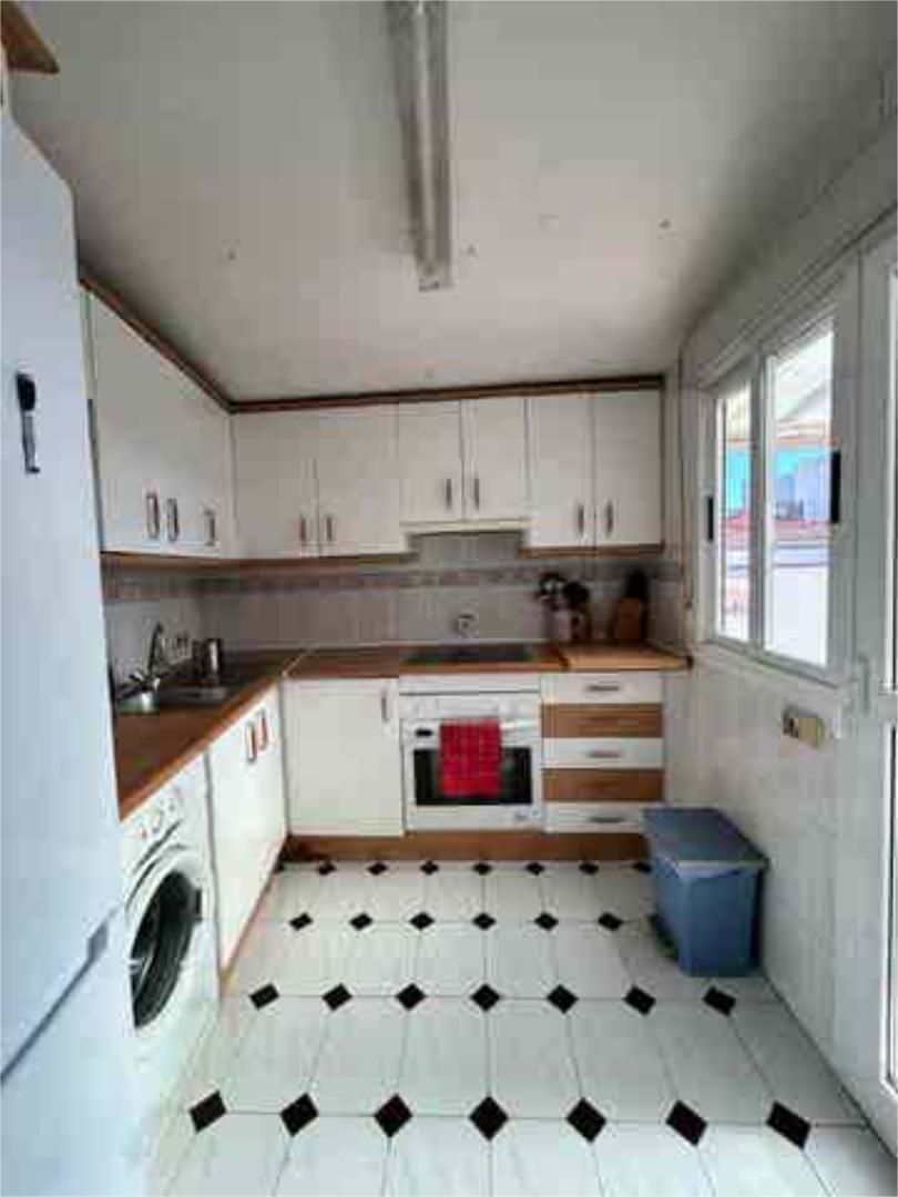 Cuina de Àtic de lloguer en  Madrid Capital amb Calefacció, Terrassa i Moblat