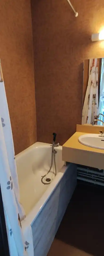 Piso en venta en Rue des Lupins, 1, Eyne Baño de Piso en venta en Eyne con Calefacción, Parquet y Trastero