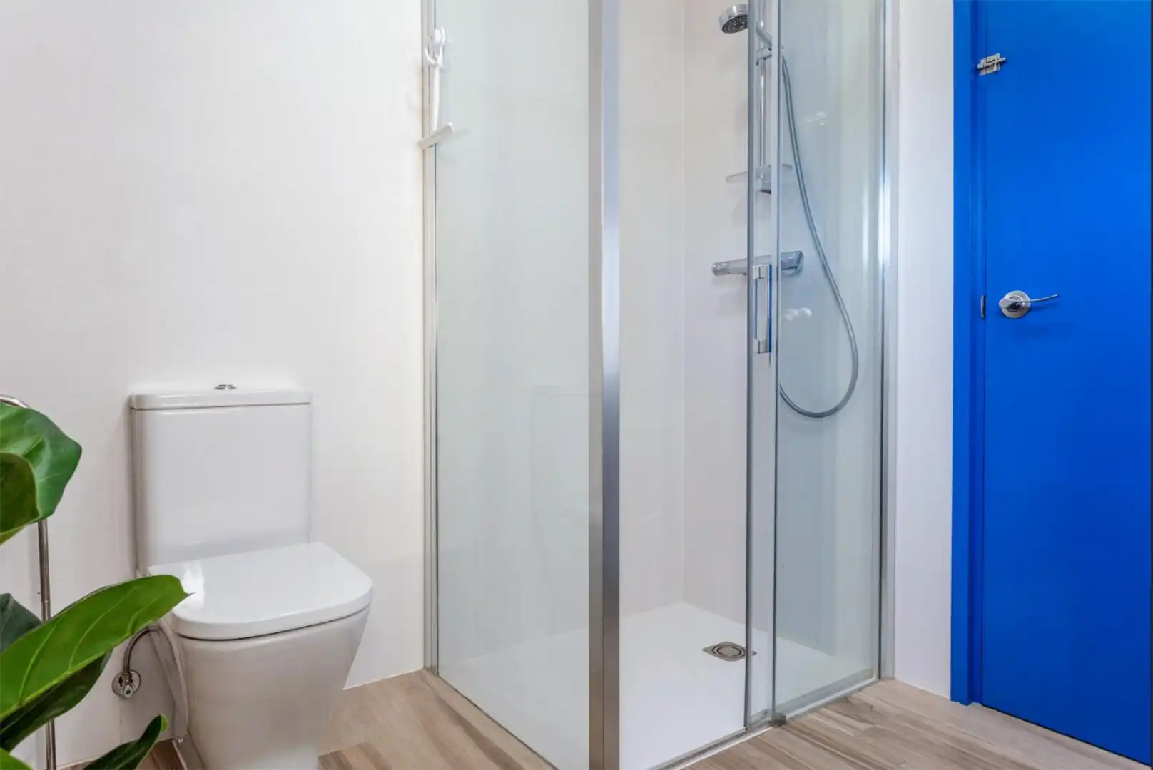 Dachboden zum Verkauf in Carrer Lluís Borrassà, 6, Eixample Residencial Badezimmer von Dachboden zum Verkauf in L'Escala mit Klimaanlage, Heizung und Privatgarten