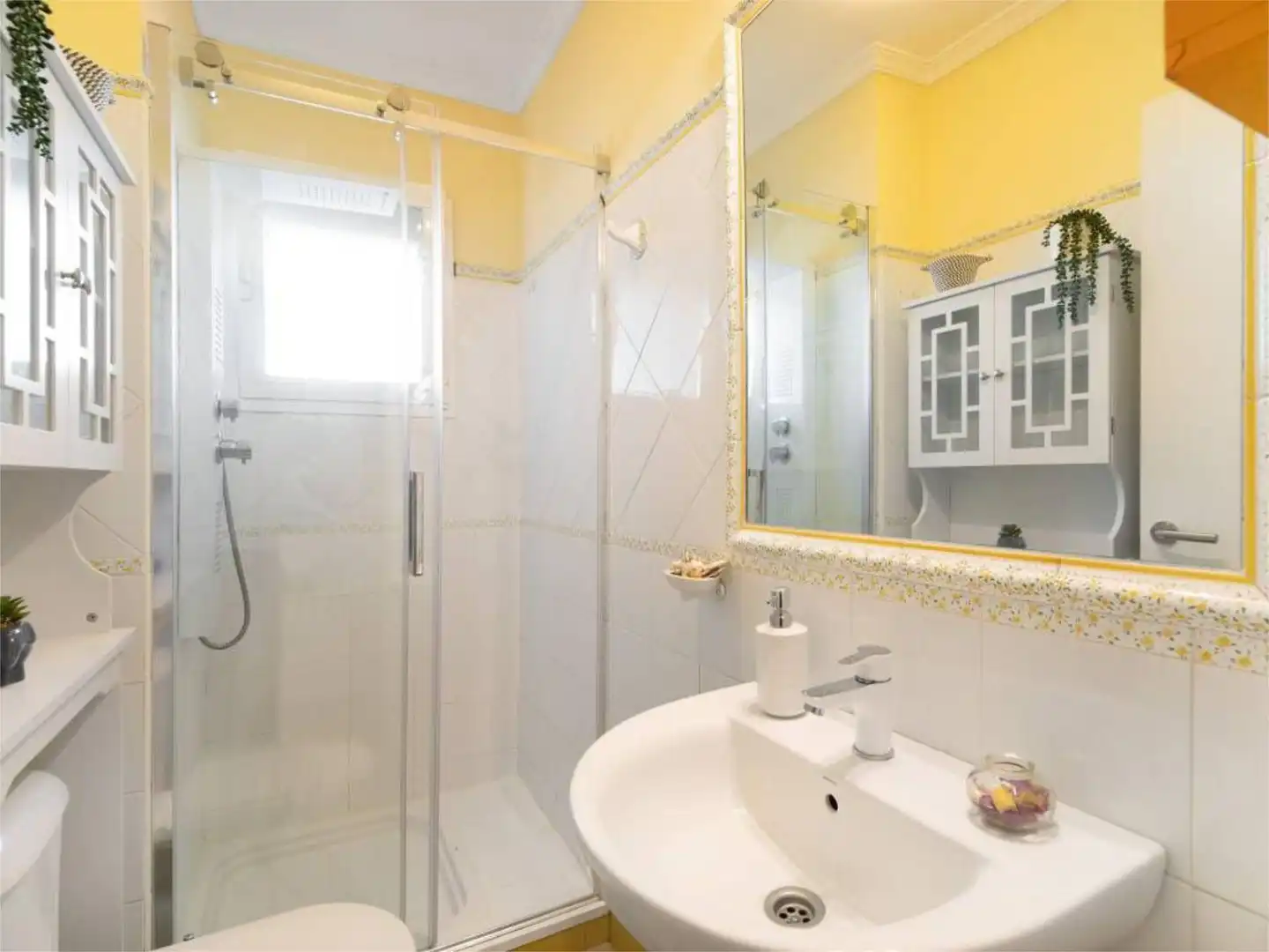 Houses for rent in Calle Goleta, 26, El Manantial Bathroom of Houses for rent in El Puerto de Santa María with Air Conditioner, Private garden and Swimming Pool