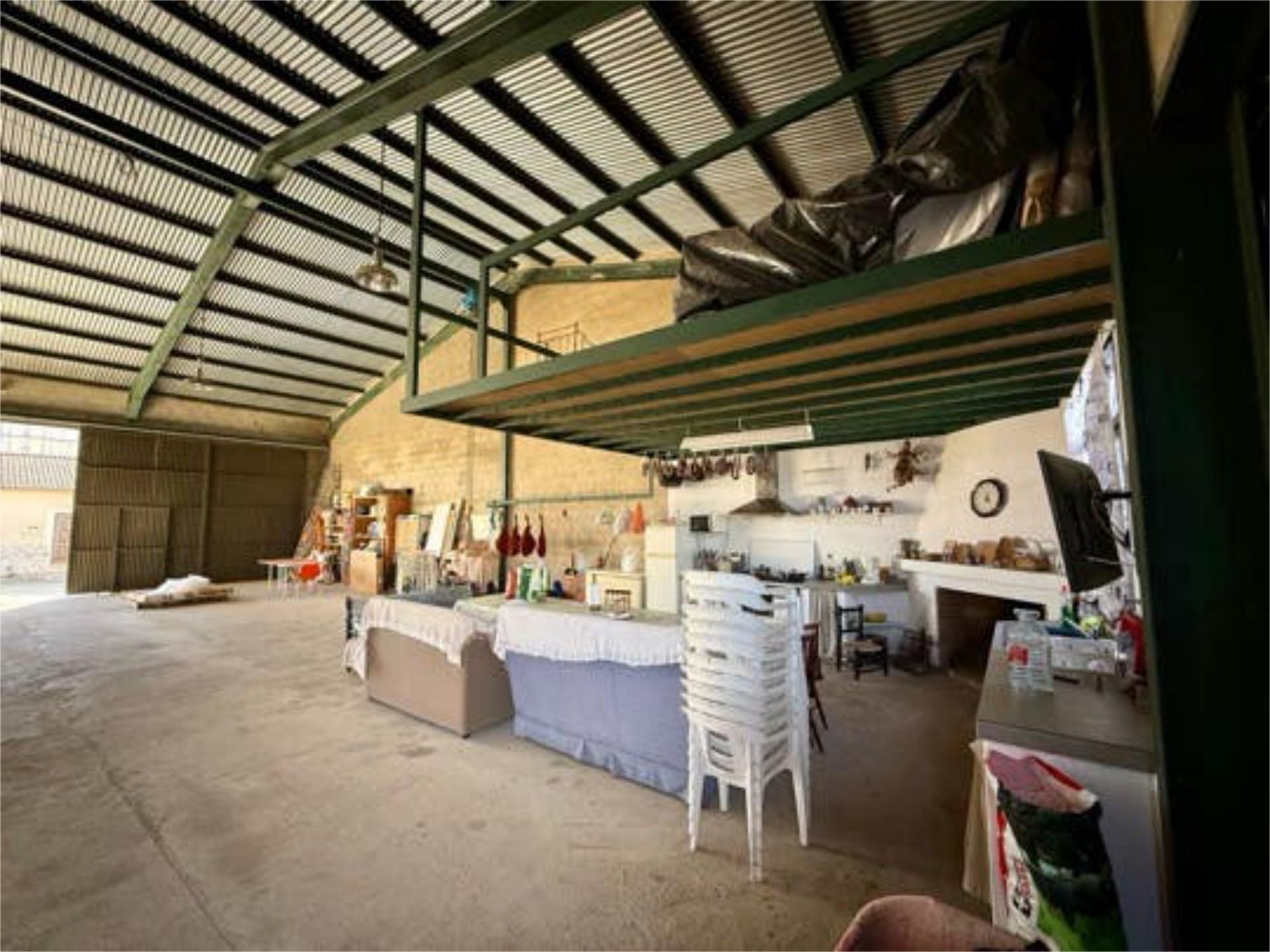 Industrial buildings for rent in Monroy Industrial buildings for rent in Monroy