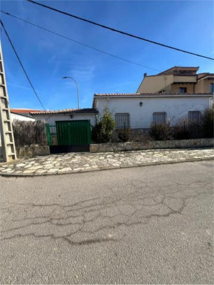 Casa adosada en venta en Villanueva de Alcorón Vista exterior de Casa adosada en venta en Villanueva de Alcorón con Calefacción, Jardín privado y Amueblado