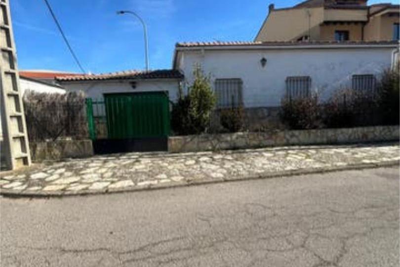 Casa adosada en venta en Villanueva de Alcorón, Guadalajara - imagen 1 Foto 1 de Casa adosada en venta en Villanueva de Alcorón, Guadalajara