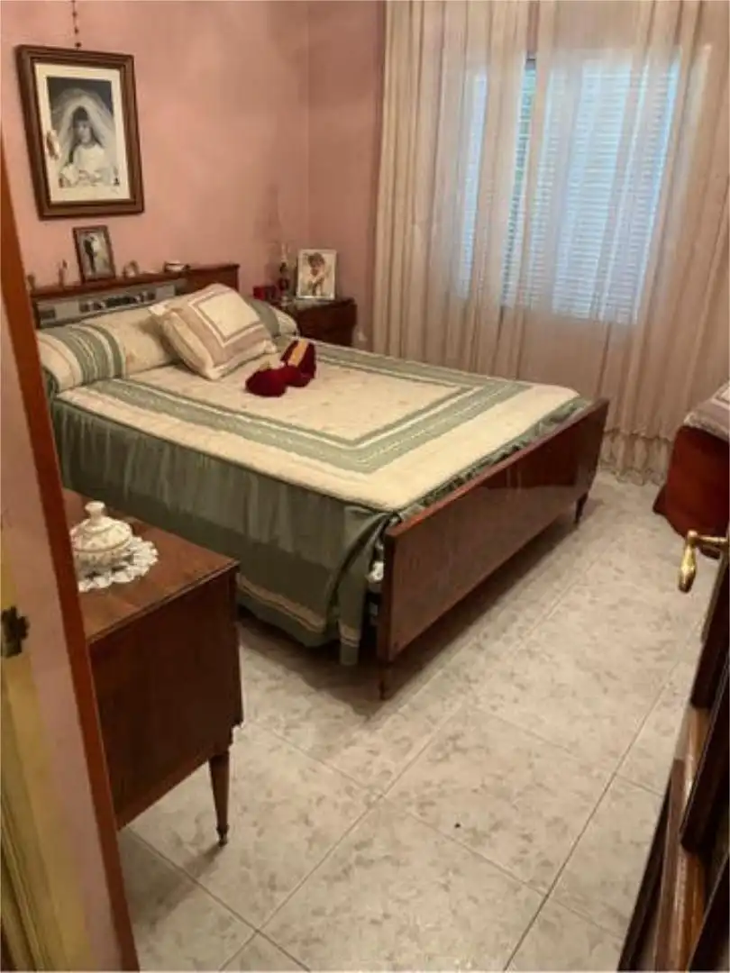 Casa adosada en venta en Villanueva de Alcorón Habitación de Casa adosada en venta en Villanueva de Alcorón con Calefacción, Jardín privado y Amueblado