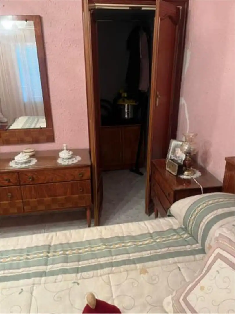 Casa adosada en venta en Villanueva de Alcorón Habitación de Casa adosada en venta en Villanueva de Alcorón con Calefacción, Jardín privado y Amueblado
