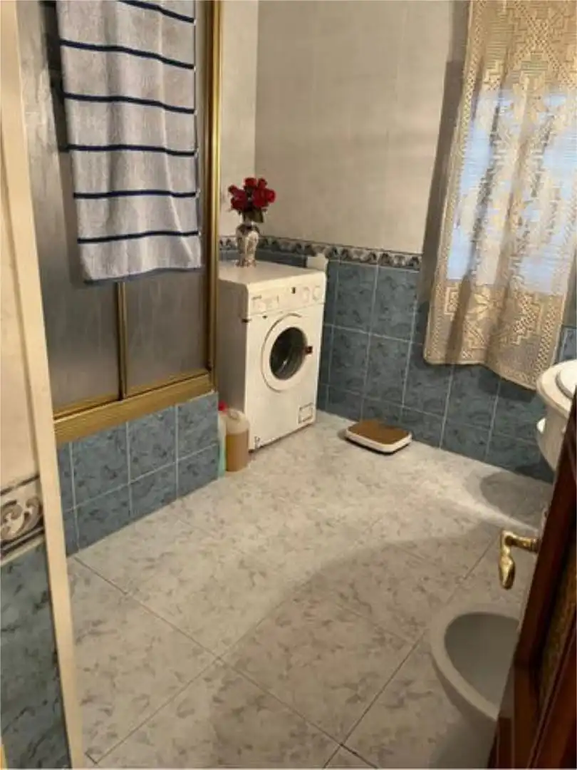 Casa adosada en venta en Villanueva de Alcorón Baño de Casa adosada en venta en Villanueva de Alcorón con Calefacción, Jardín privado y Amueblado