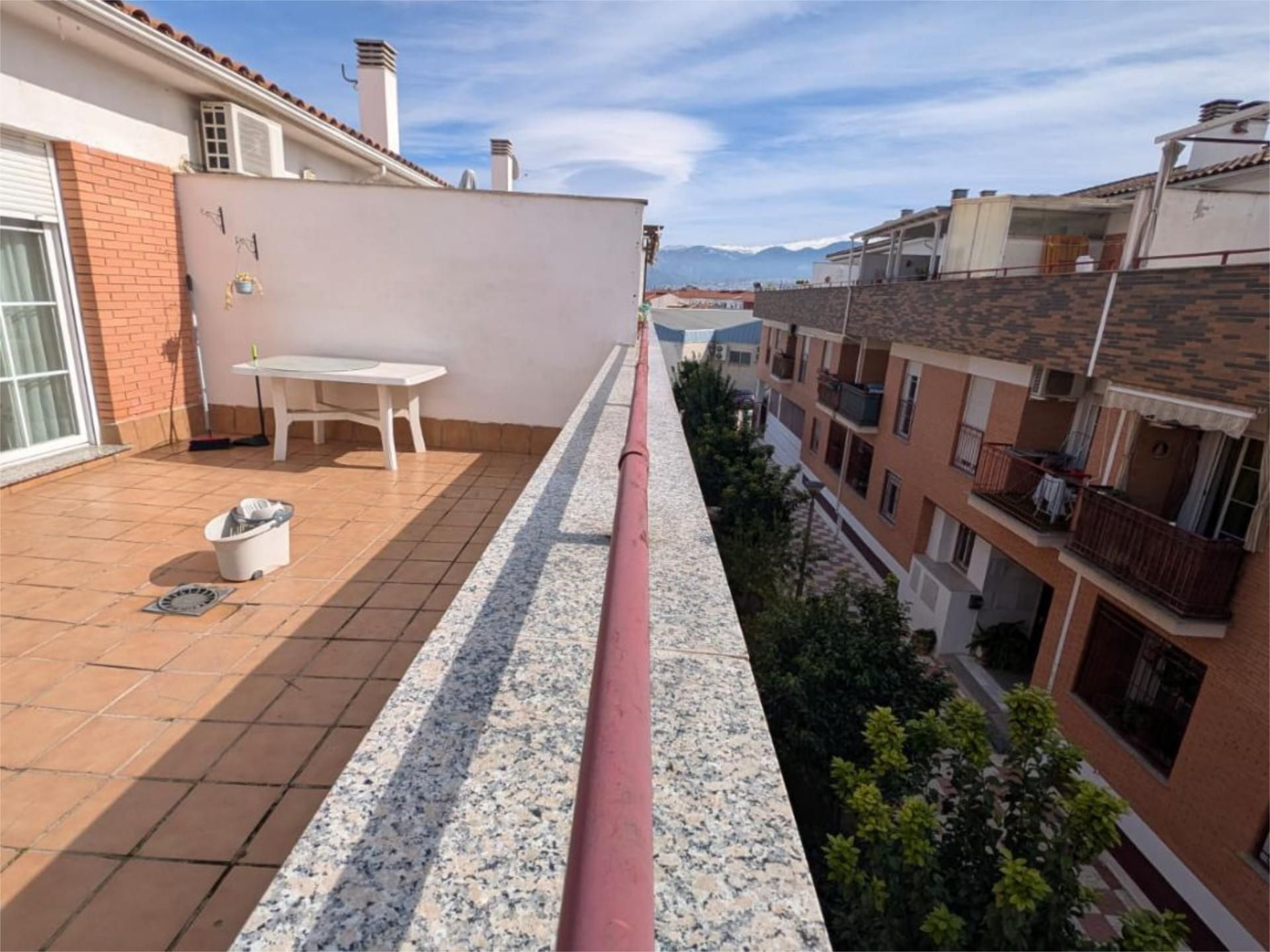 Vista exterior de Àtic en venda en Churriana de la Vega amb Terrassa i Piscina