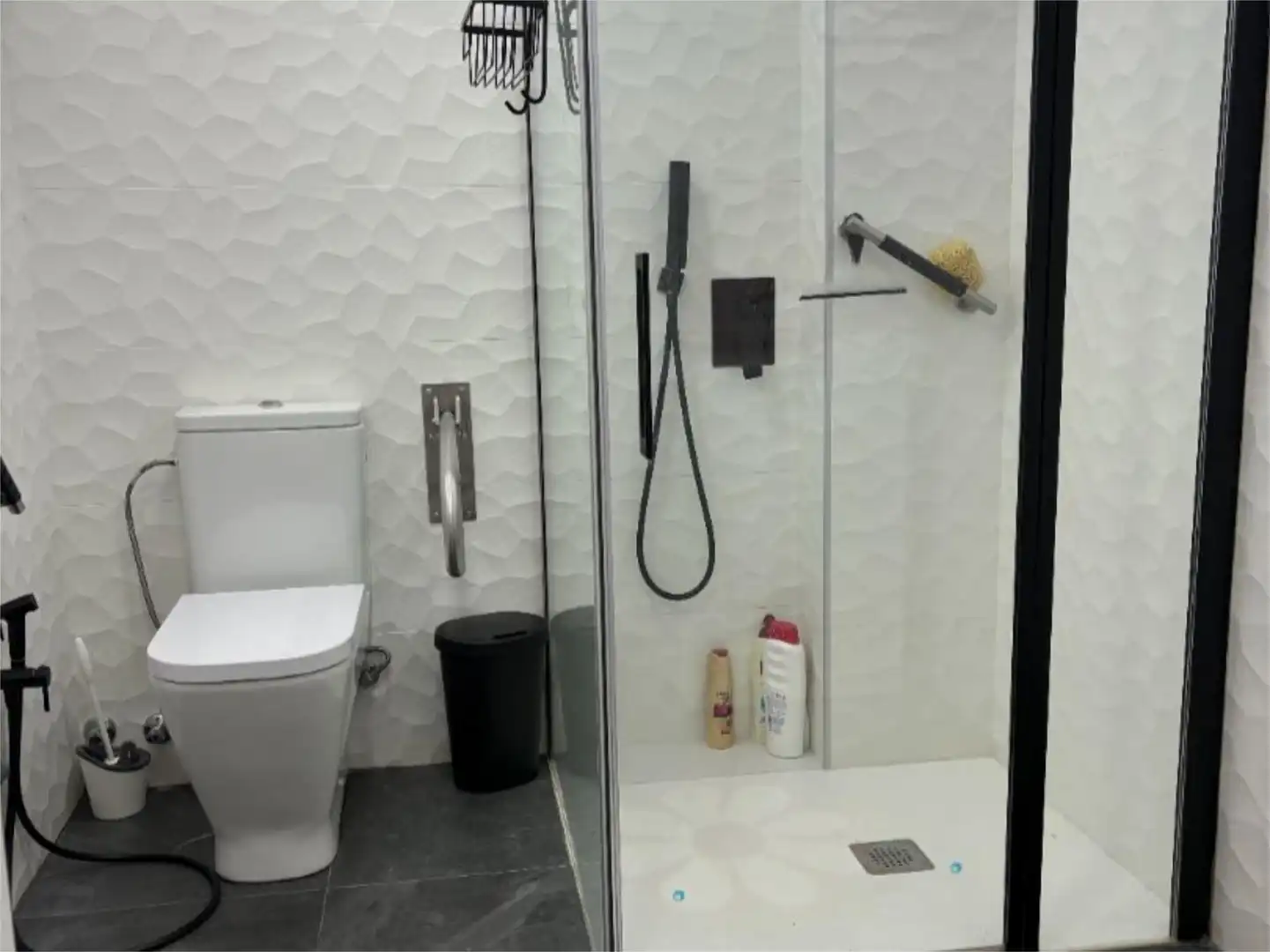 Piso de alquiler en Calle Lamo de Espinosa, 8, Puerto Deportivo Baño de Piso de alquiler en Fuengirola con Aire acondicionado, Calefacción y Jardín privado