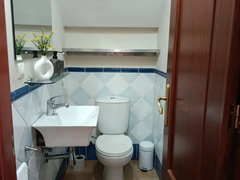 Badezimmer von Wohnung zum Verkauf in Campofrío mit Klimaanlage, Heizung und Möbliert