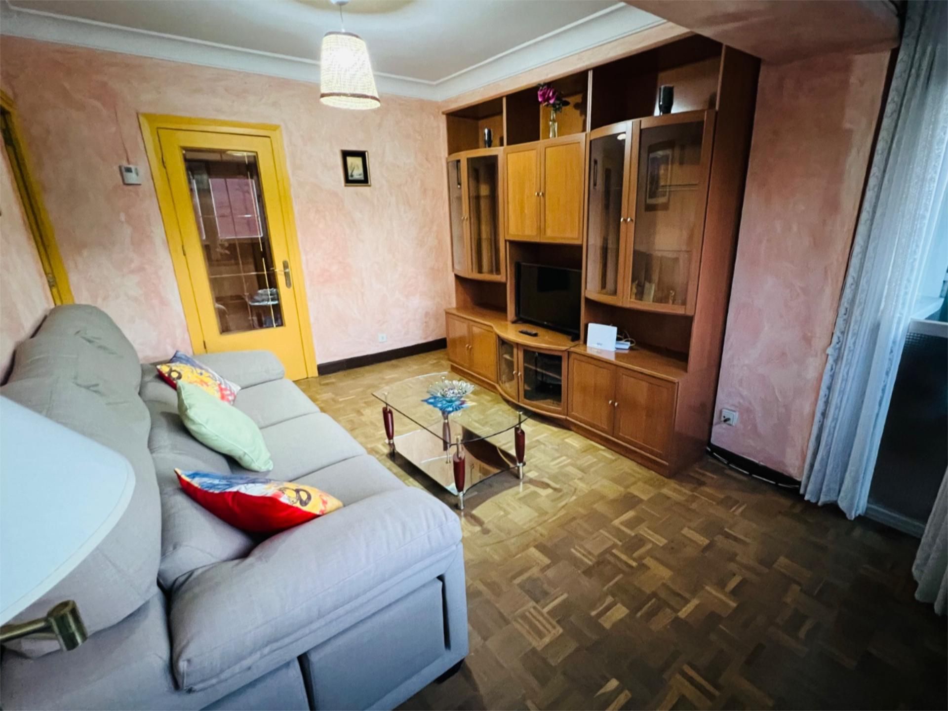 Piso en venta en Cuadrilla de Salvatierra-Agurain Kalea, 7, Zaramaga Sala de estar de Piso en venta en Vitoria - Gasteiz con Calefacción, Parquet y Terraza