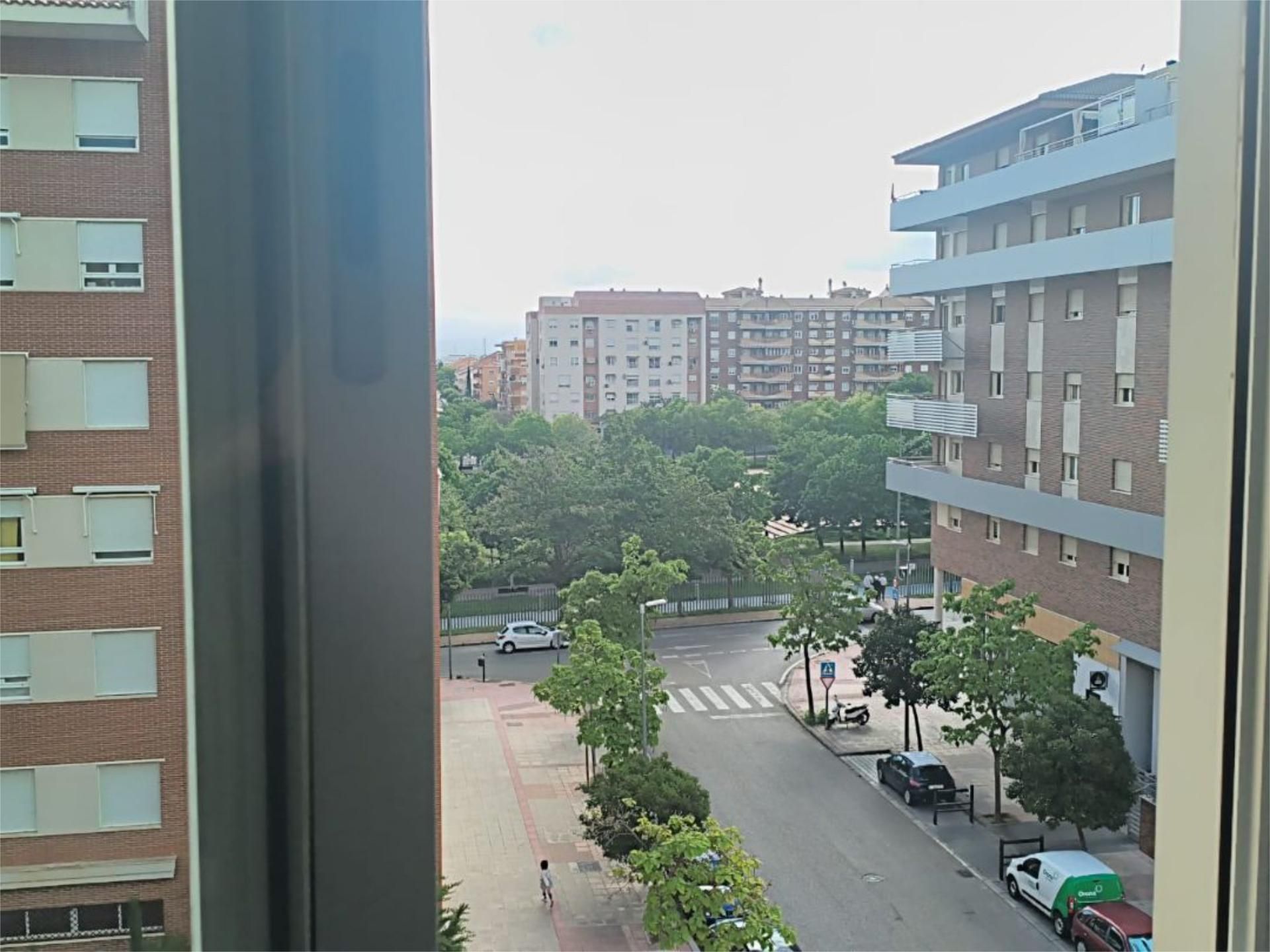 Vista exterior de Pis en venda en  Jaén Capital amb Calefacció, Moblat i Aparcament comunitari