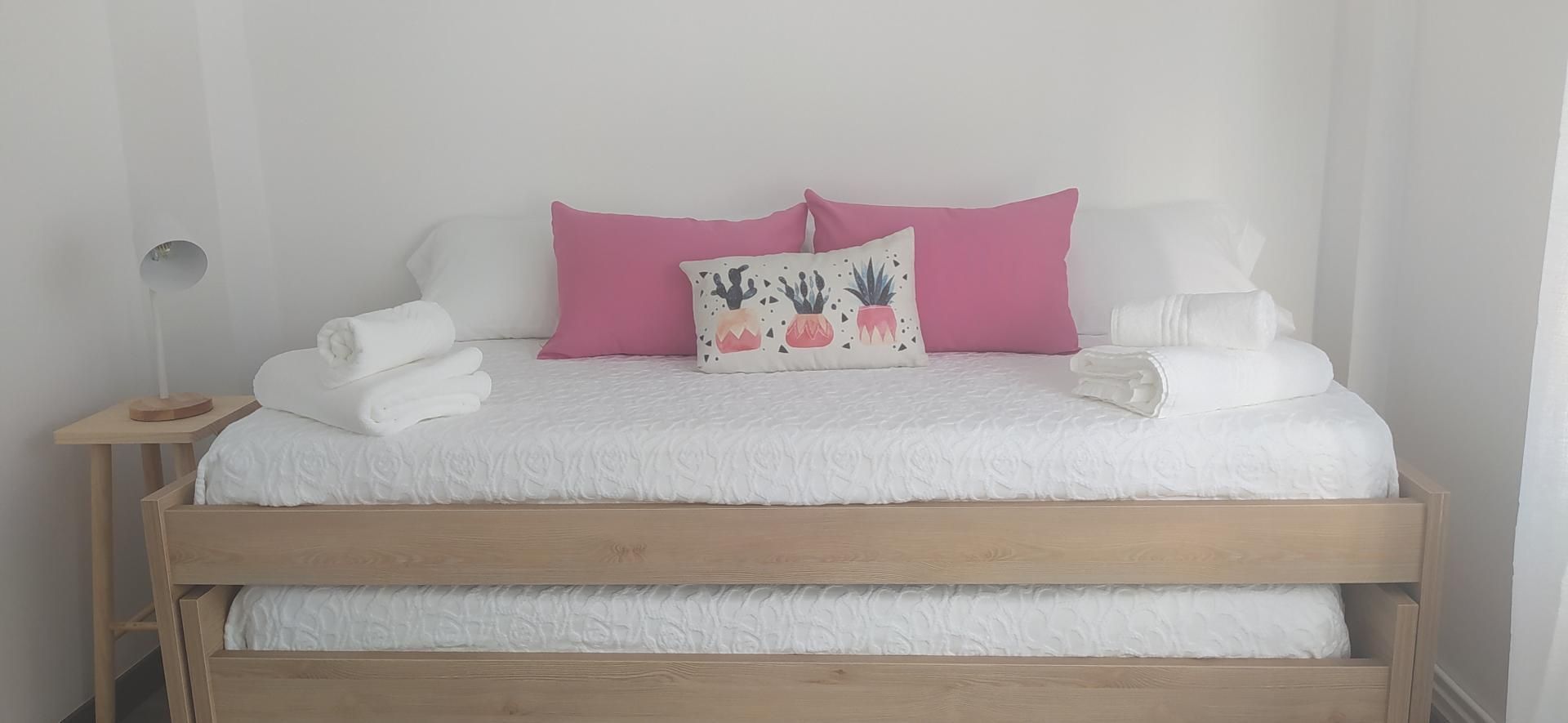 Bedroom of Flat for share in Pontevedra Capital   with Heating, Terrace and Furnished