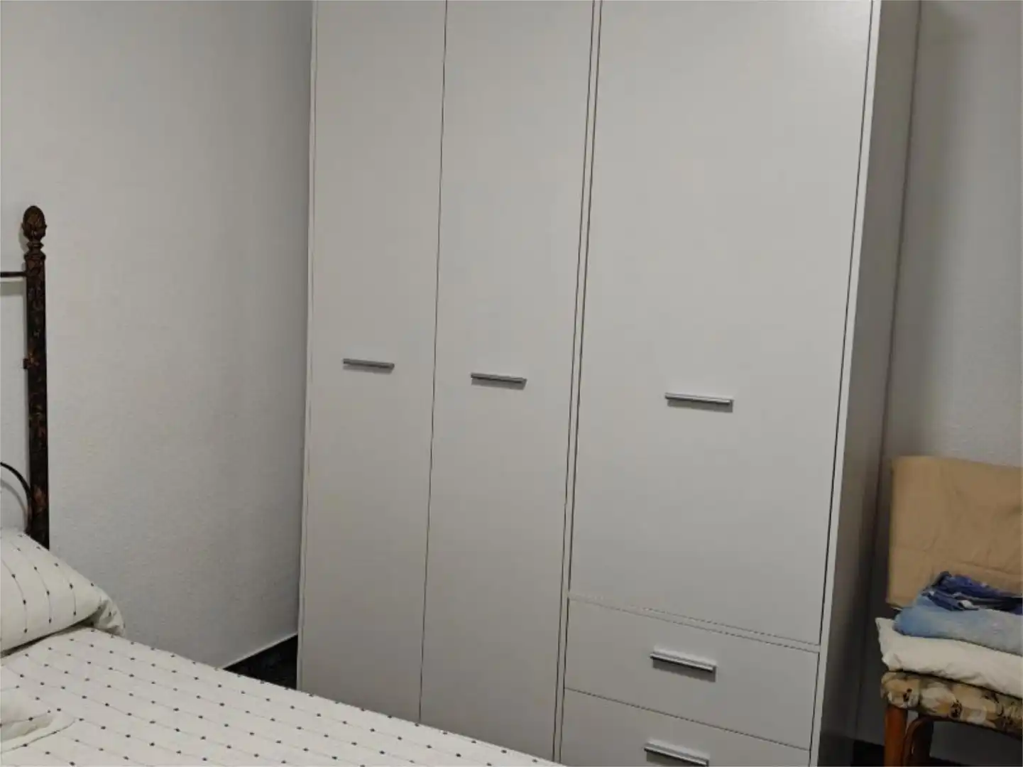 Room in Carrer Fra Pere Balaguer, 79, Ciutat Esportiva Room in Carrer Fra Pere Balaguer, 79, Ciutat Esportiva