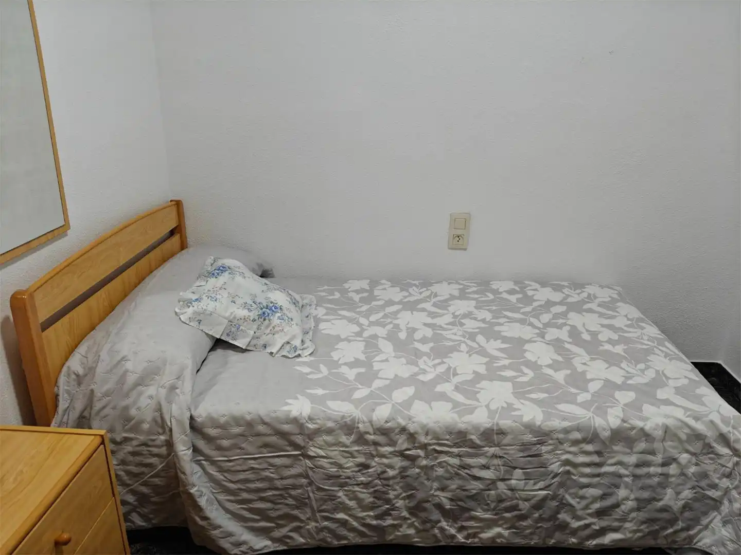 Room in Carrer Fra Pere Balaguer, 79, Ciutat Esportiva Room in Carrer Fra Pere Balaguer, 79, Ciutat Esportiva