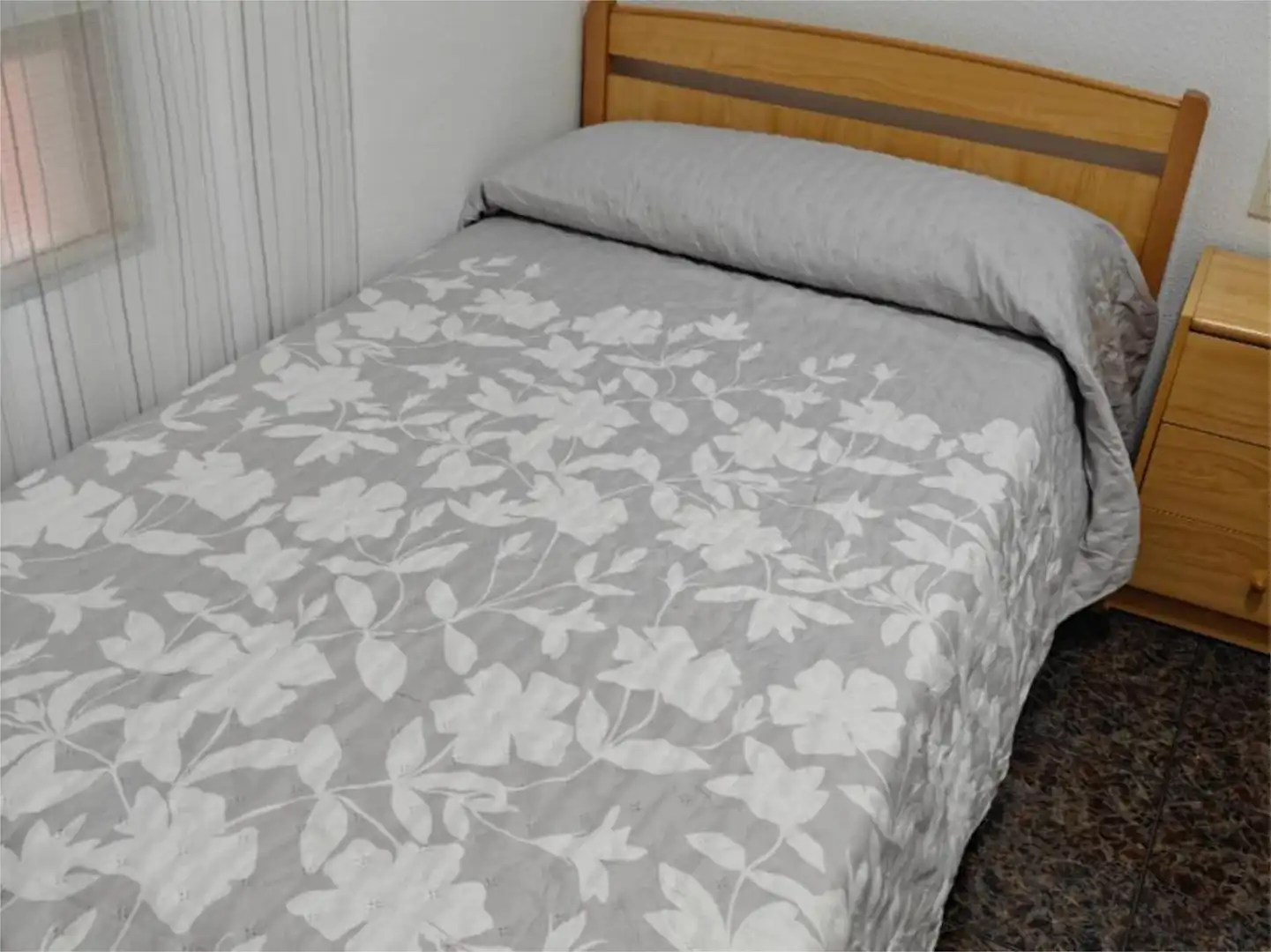 Room in Carrer Fra Pere Balaguer, 79, Ciutat Esportiva Room in Carrer Fra Pere Balaguer, 79, Ciutat Esportiva