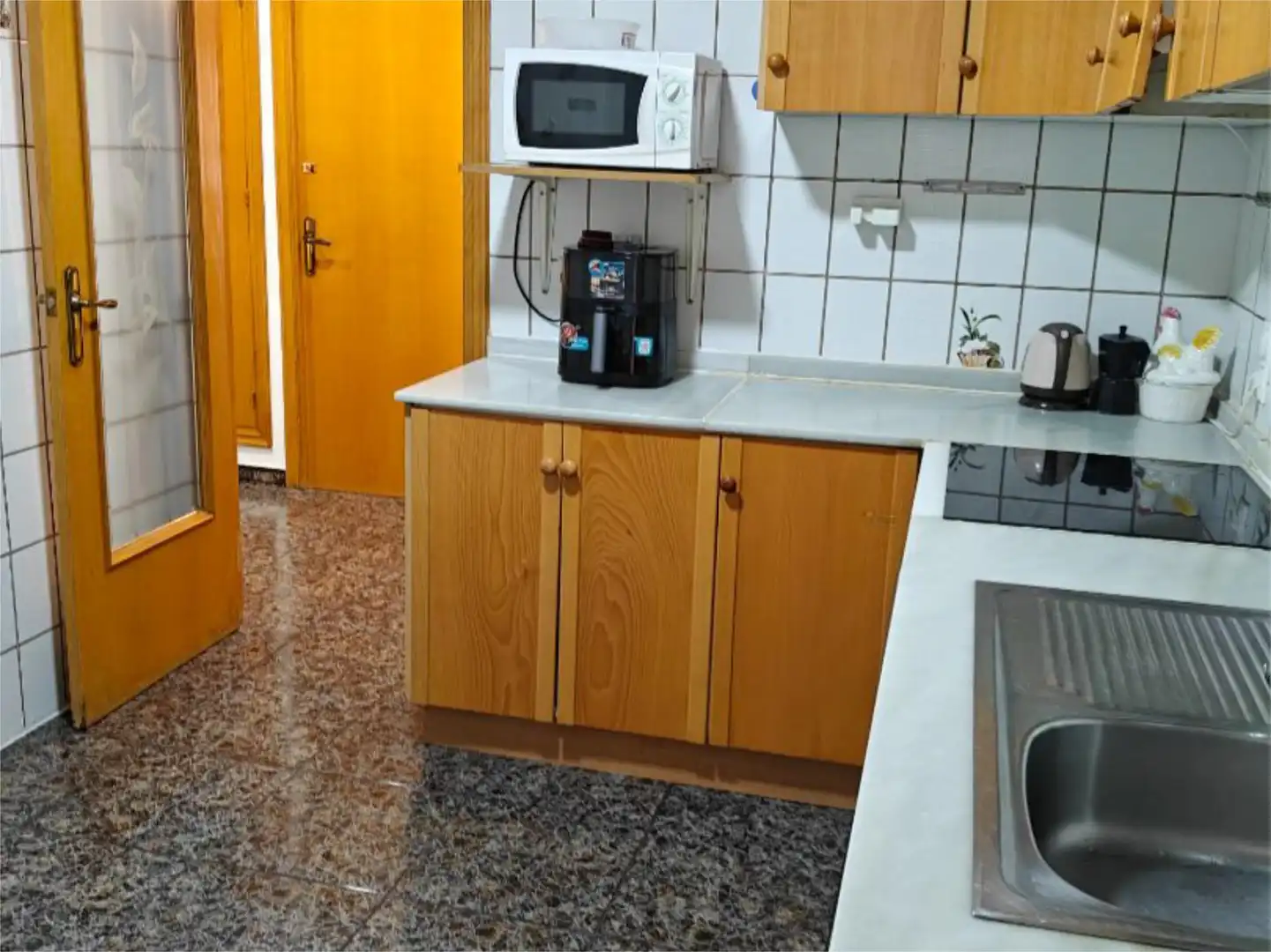 Room in Carrer Fra Pere Balaguer, 79, Ciutat Esportiva Room in Carrer Fra Pere Balaguer, 79, Ciutat Esportiva