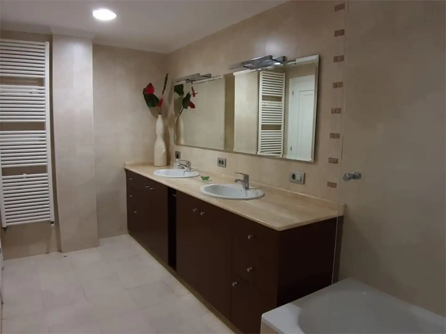 Bathroom of Flat for rent in Castellón de la Plana / Castelló de la Plana  with Air Conditioner, Heating and Terrace