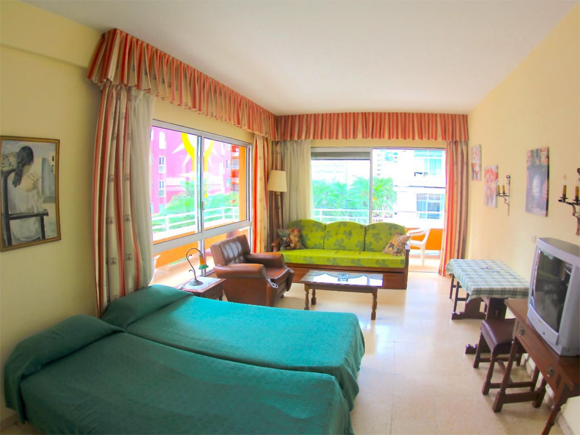 Sala d'estar de Apartament de lloguer en Puerto de la Cruz amb Terrassa, Moblat i Balcó