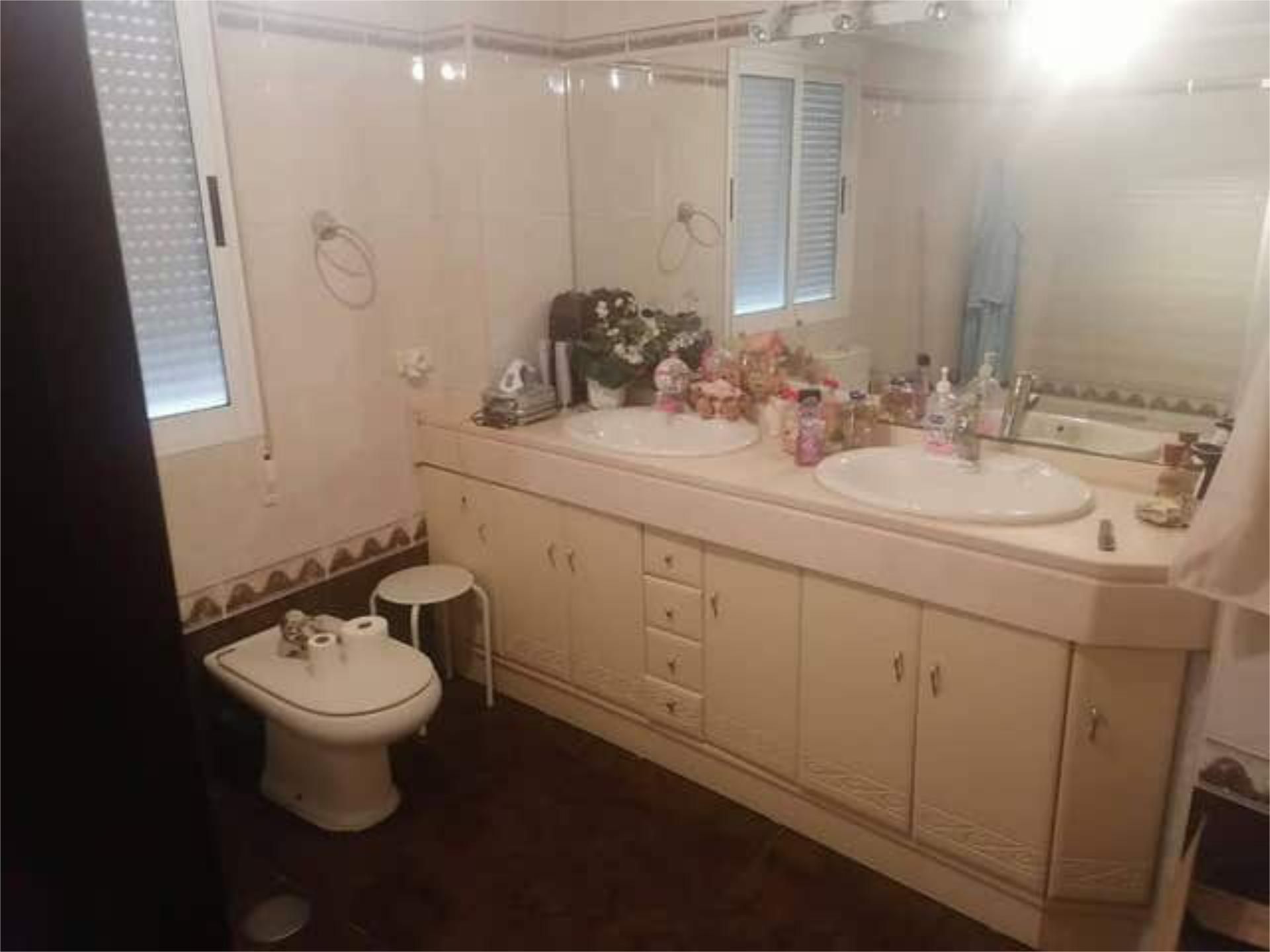 Baño de Piso de alquiler en Daimiel con Calefacción, Terraza y Amueblado