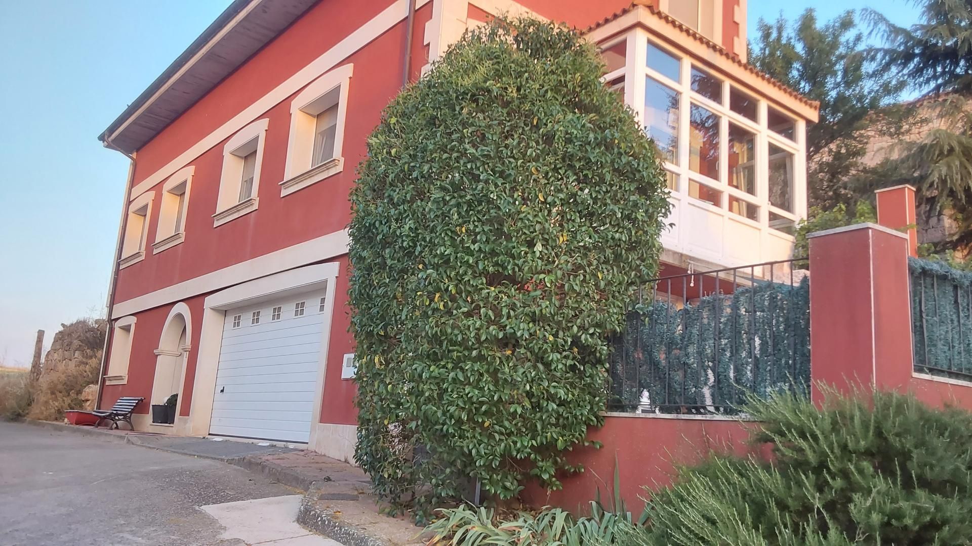 Vista exterior de Casa o xalet en venda en Saldaña de Burgos amb Calefacció, Jardí privat i Moblat