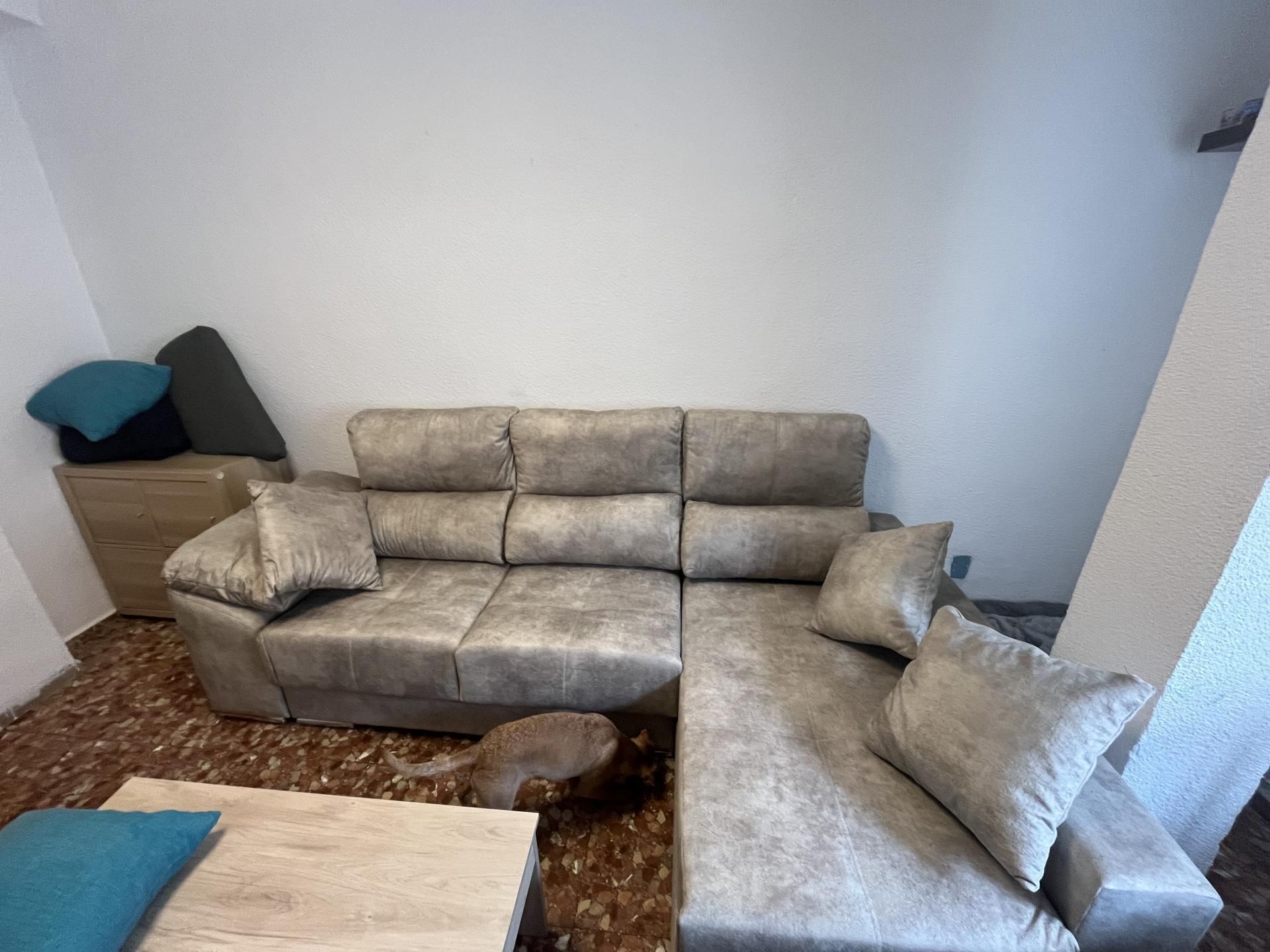 Living room of Flat for share in  Granada Capital  with Air Conditioner and Furnished