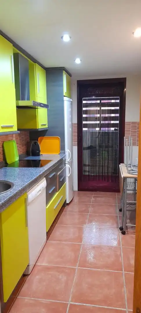 Flat for rent in Calle Teresa de Calcuta, 1, Aguas Vivas - La Zambomba Kitchen of Flat for rent in Cáceres with Air Conditioner, Heating and Private garden
